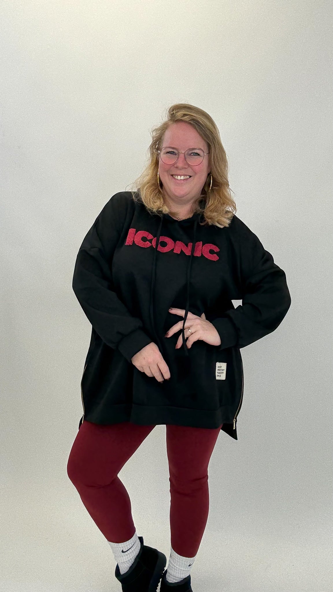 ICONIC HOODIE MET RITS - 1806