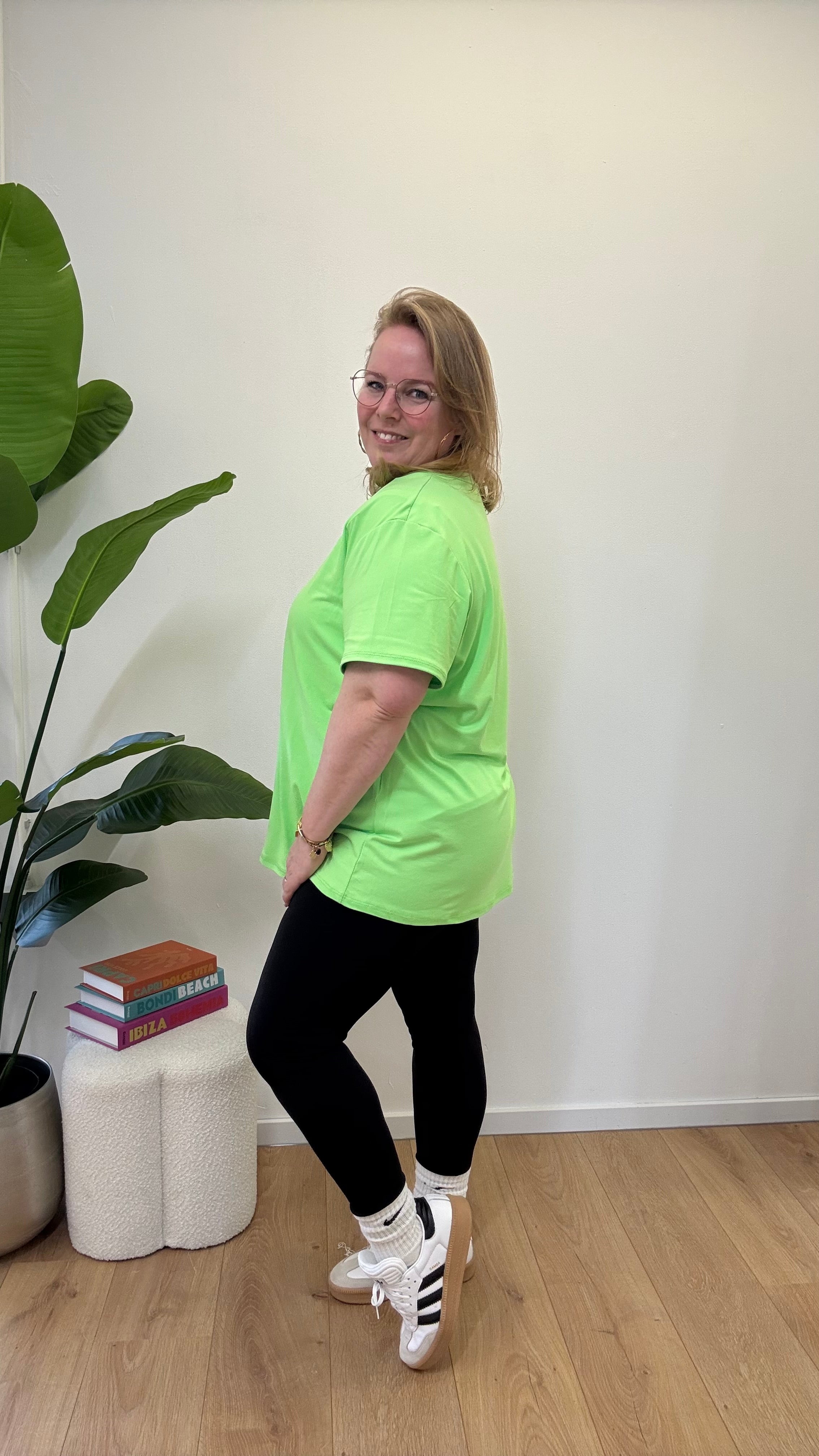 BASIC T-SHIRT V-AUSSCHNITT - 1366