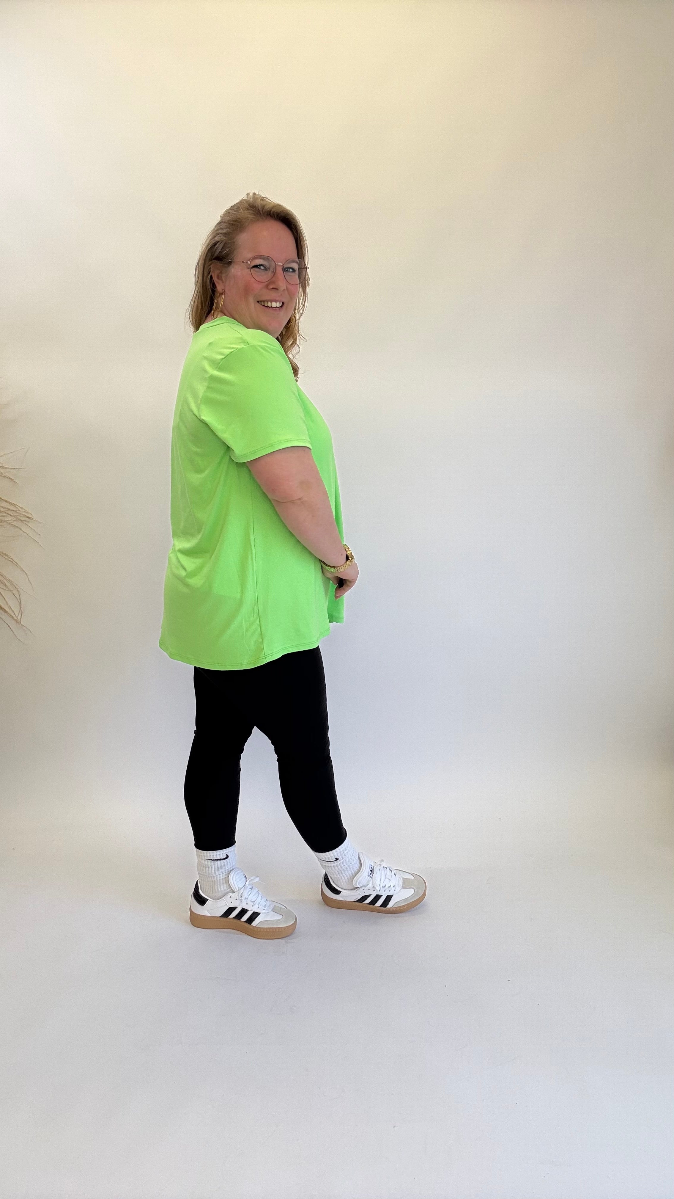BASIC T-SHIRT V-AUSSCHNITT - 1366