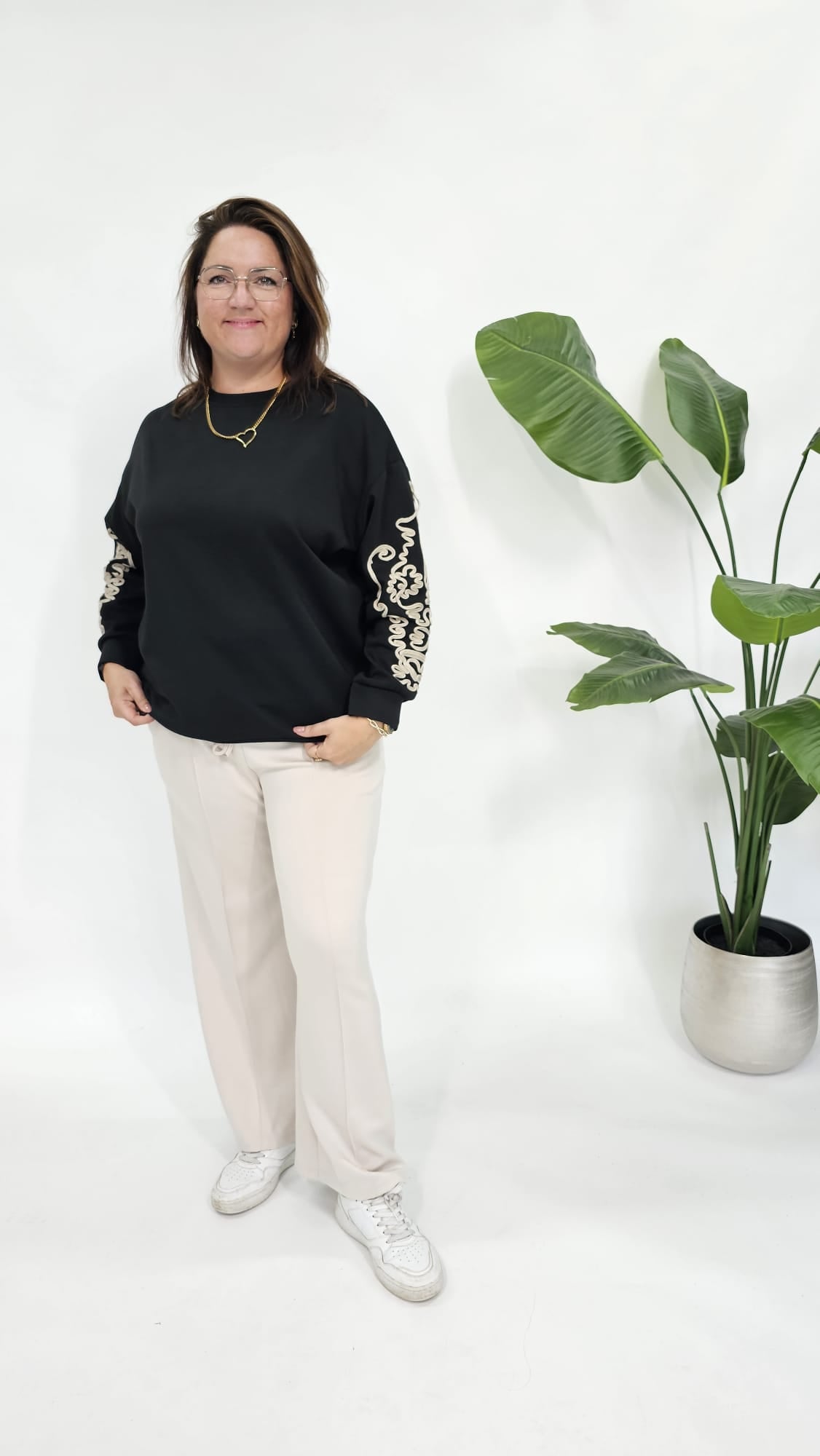 SWEATER MET SIERKOORD MOUW ZWART