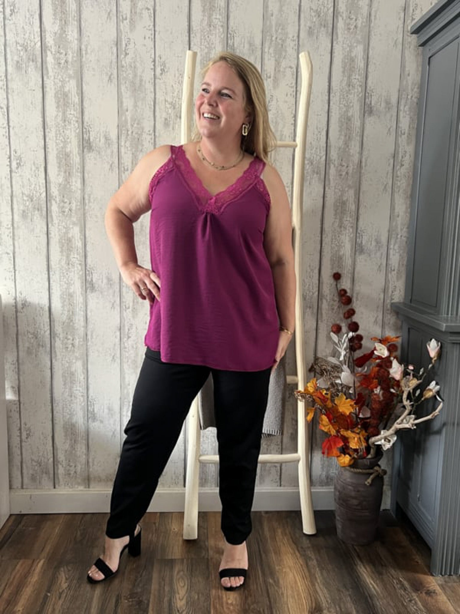 ESSIE TOP MIT SPITZE - 1288