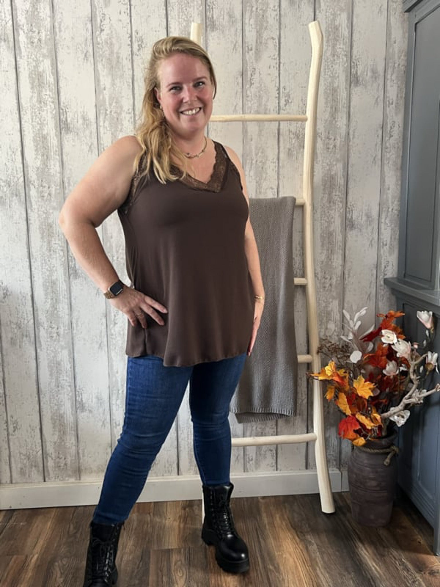 ESSIE TOP MIT SPITZE - 1288