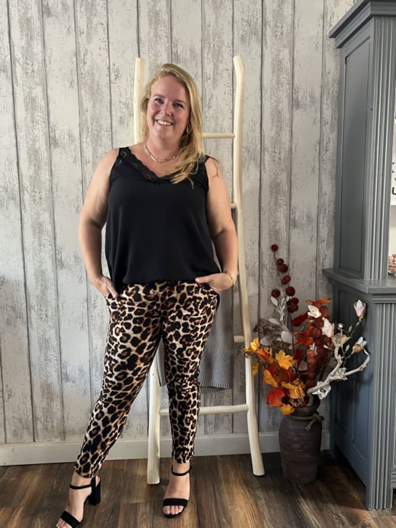 ESSIE TOP MIT SPITZE - 1288