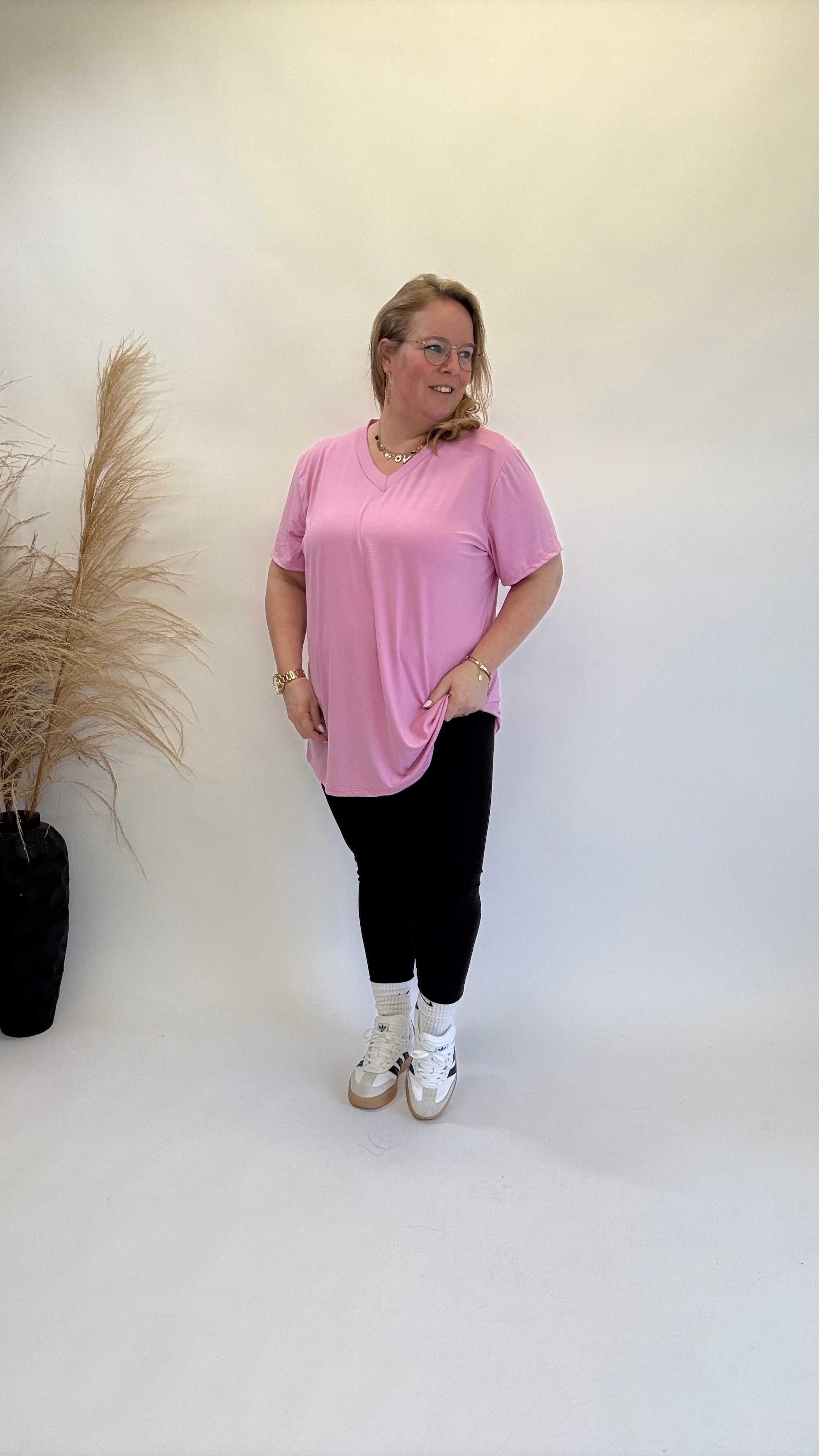 BASIC T-SHIRT V-AUSSCHNITT - 1366