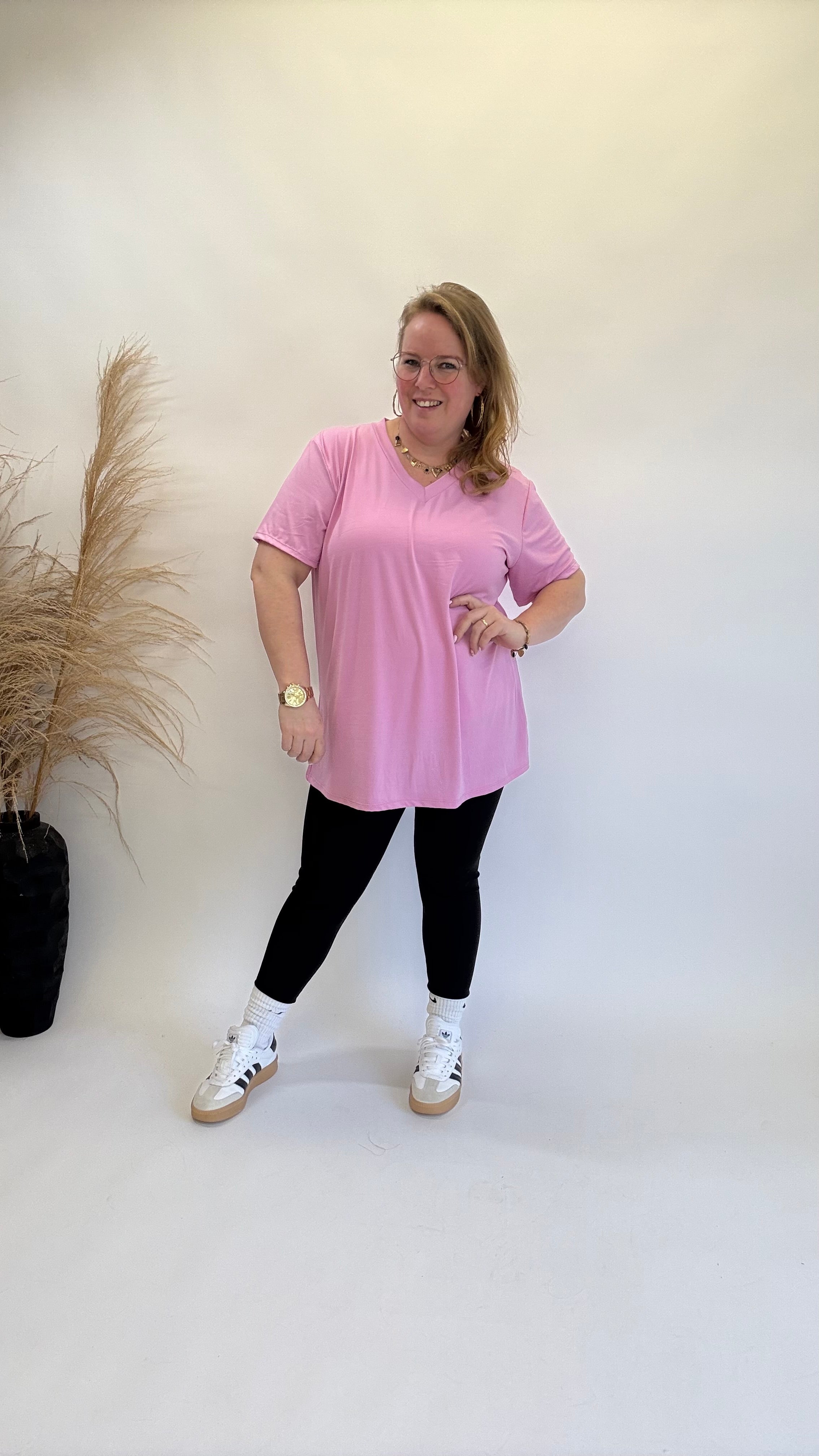 BASIC T-SHIRT V-AUSSCHNITT - 1366