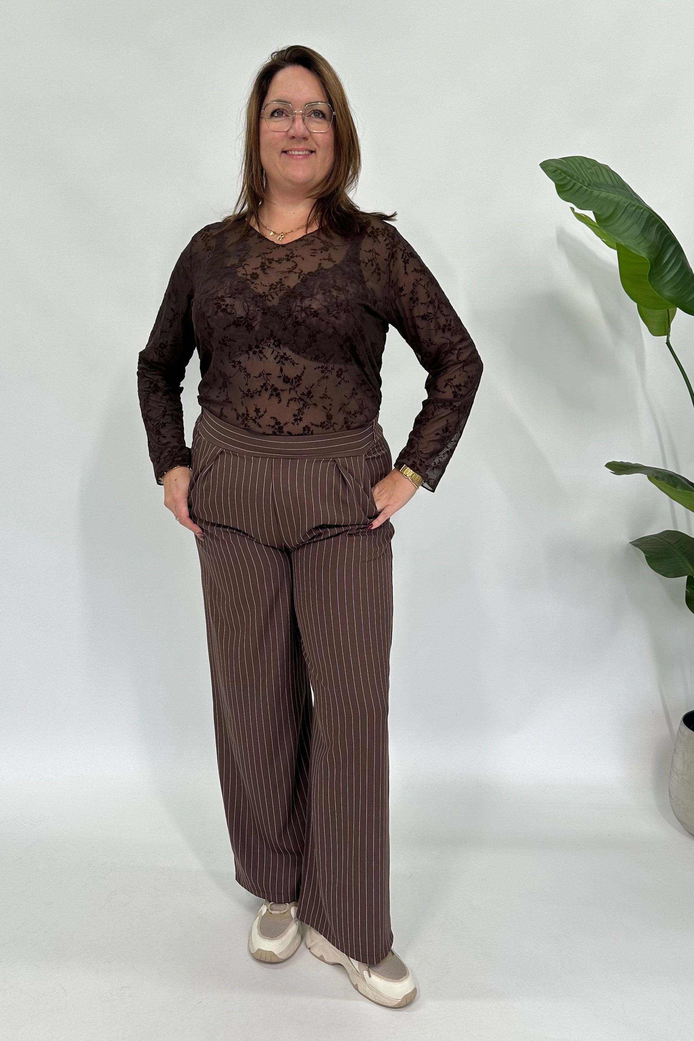 MESH TOP FLOWERS V-HALS ESPRESSO
