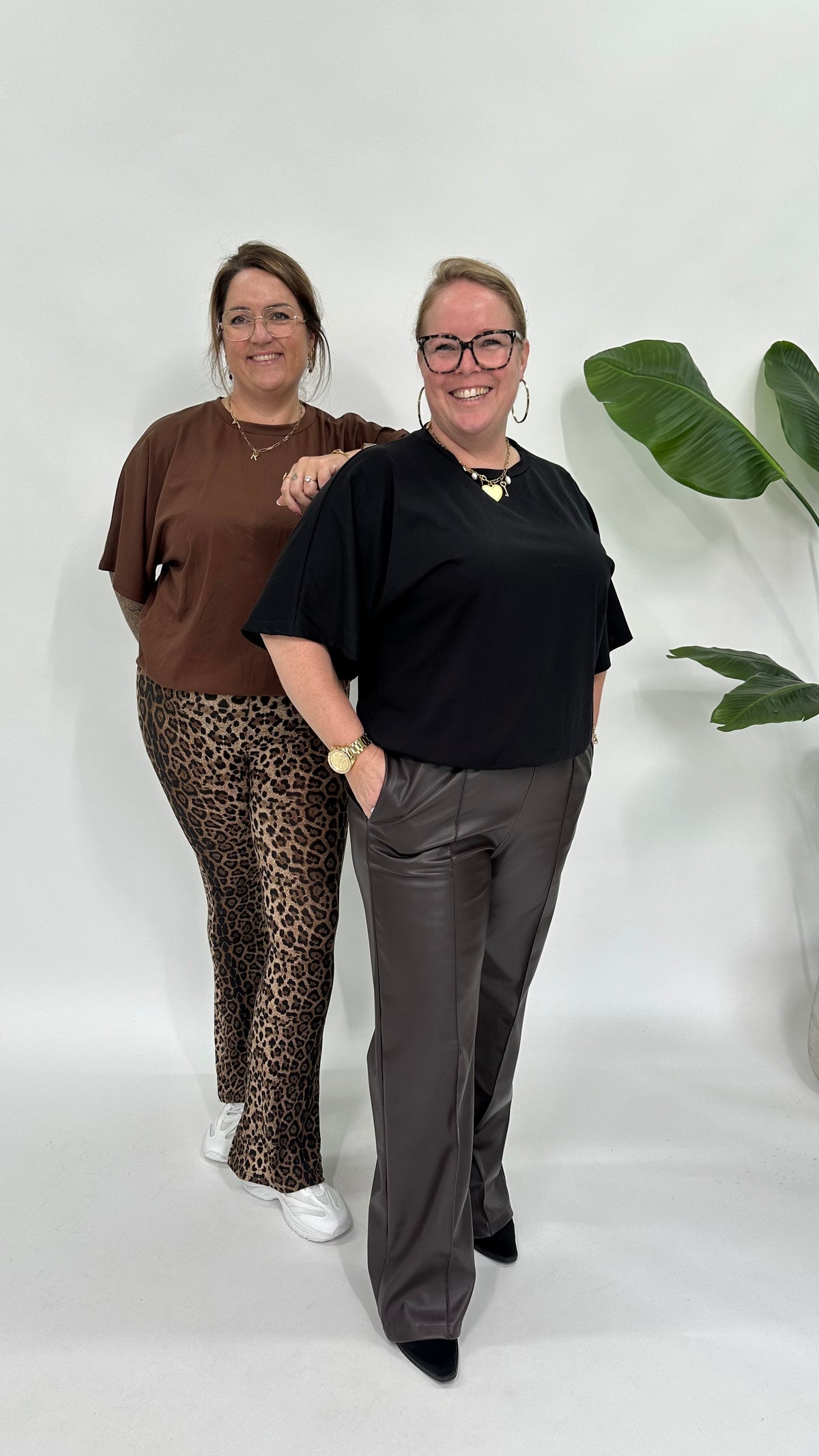 T-SHIRT MET ELASTIEK ZWART