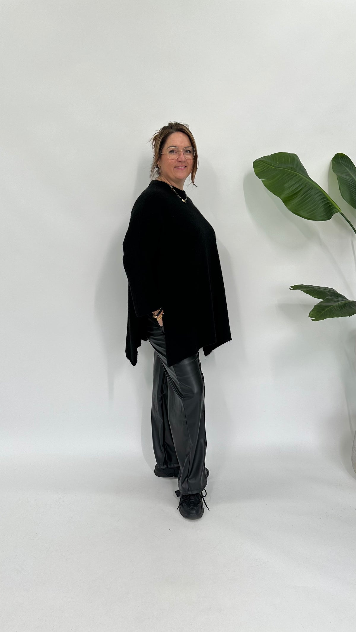 OVERSIZED ZACHTE TRUI ZWART