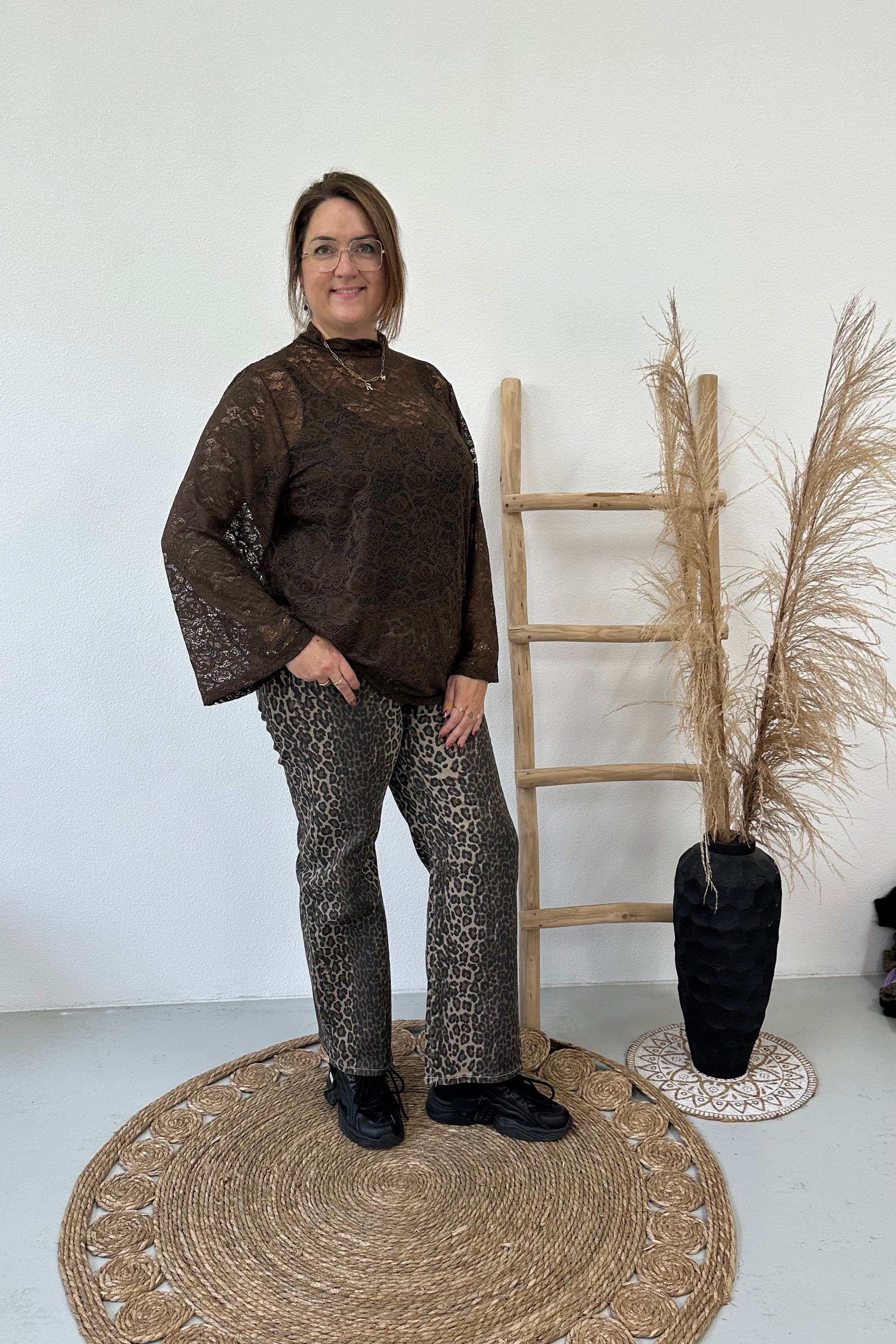LACE TOP MET TROMPET MOUW BRUIN