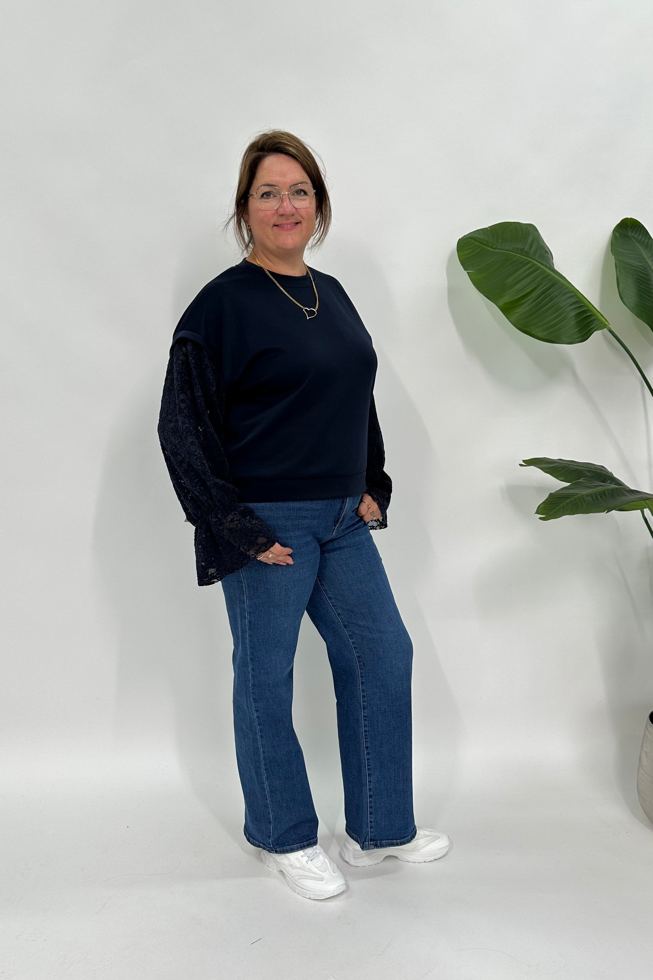 SWEATER MET LACE MOUW MARINE