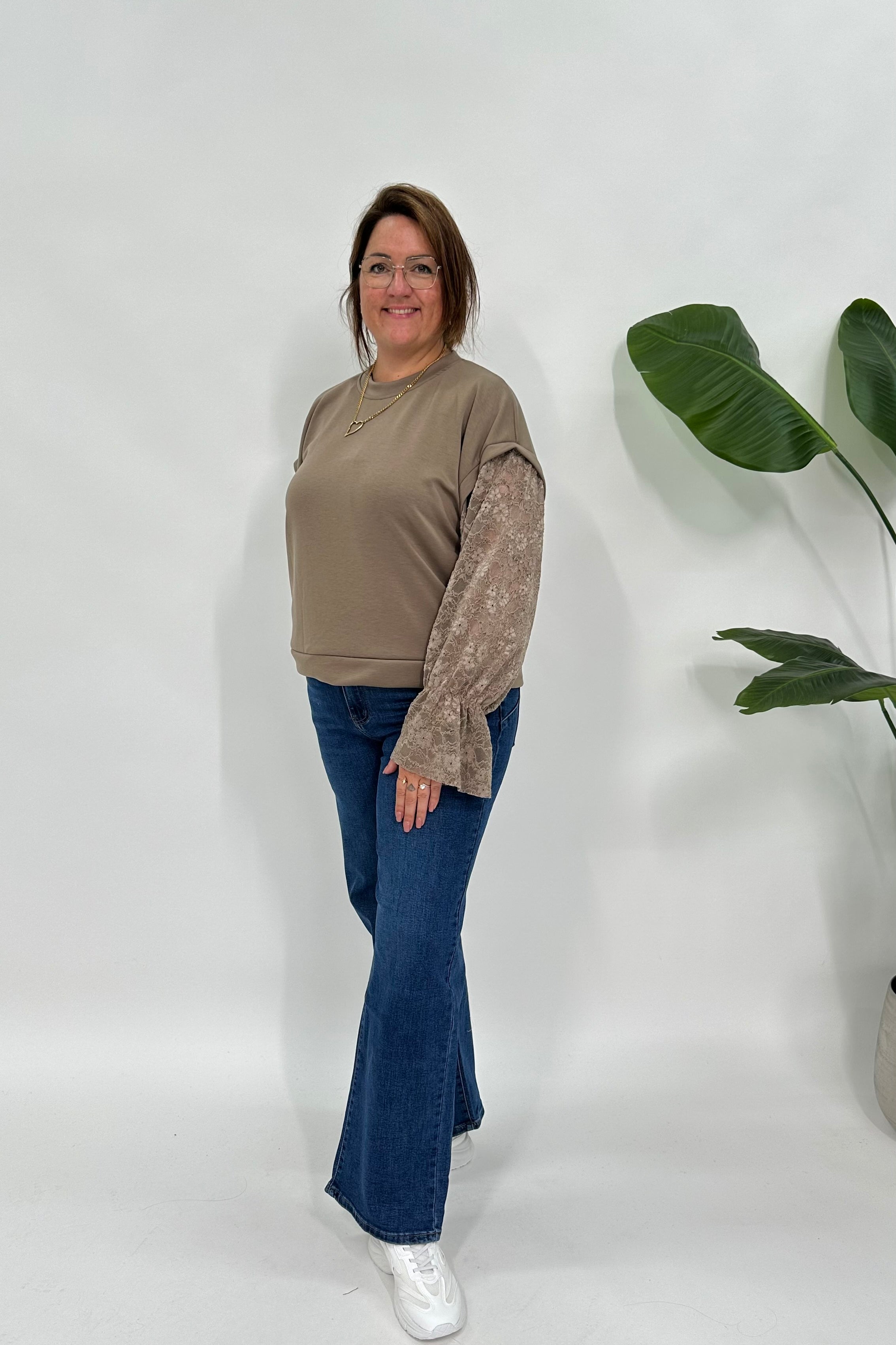 SWEATER MET LACE MOUW TAUPE