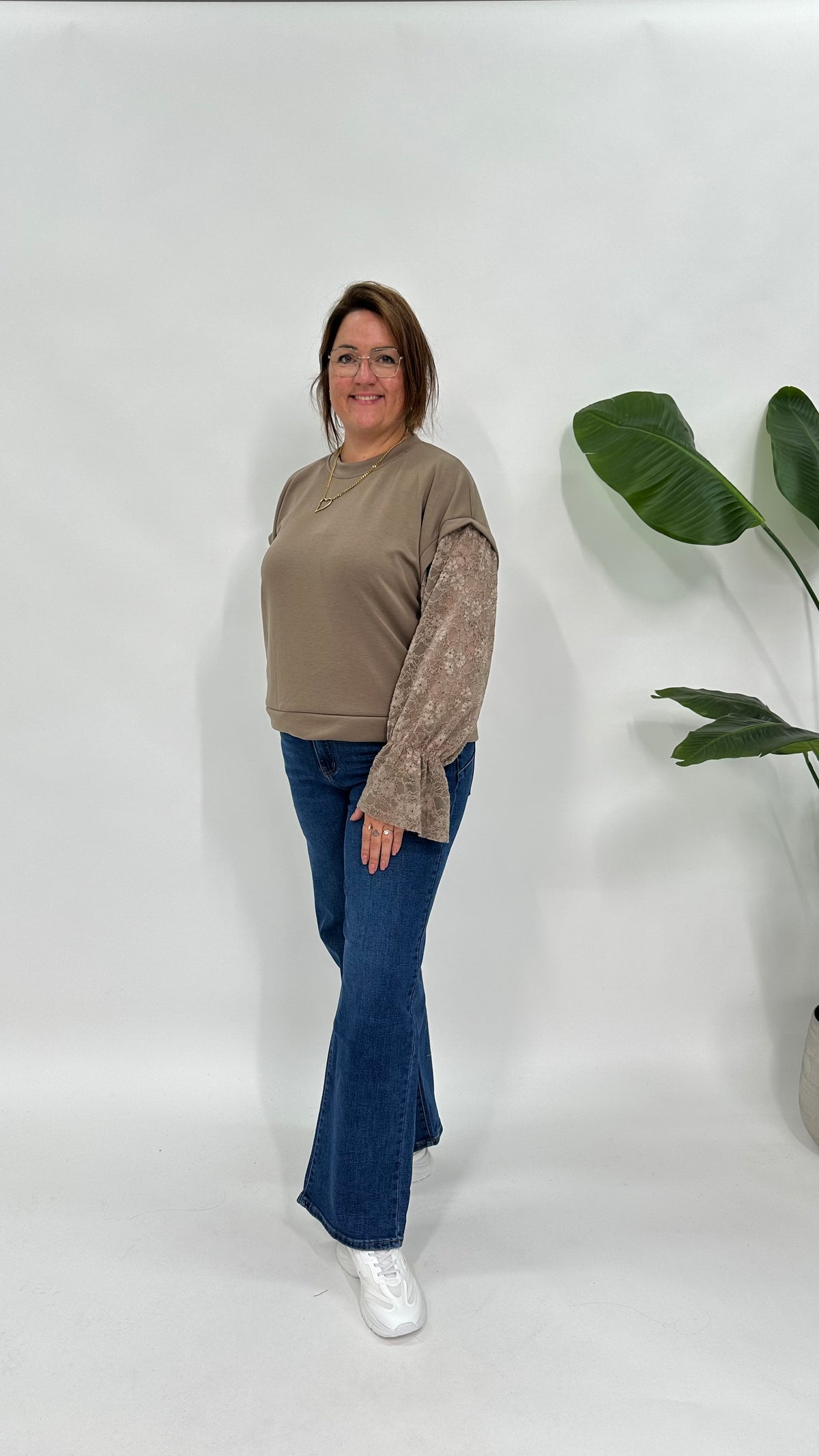 SWEATER MET LACE MOUW TAUPE
