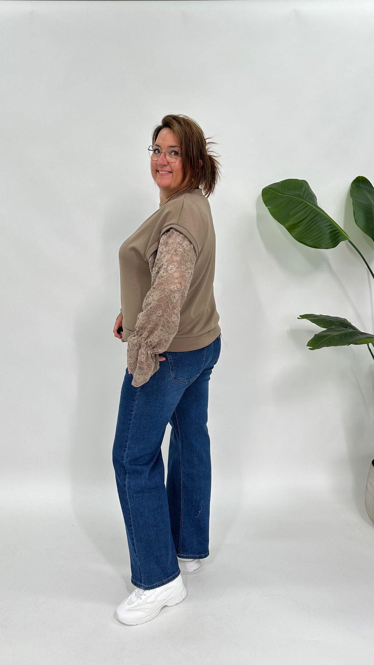 SWEATER MET LACE MOUW TAUPE