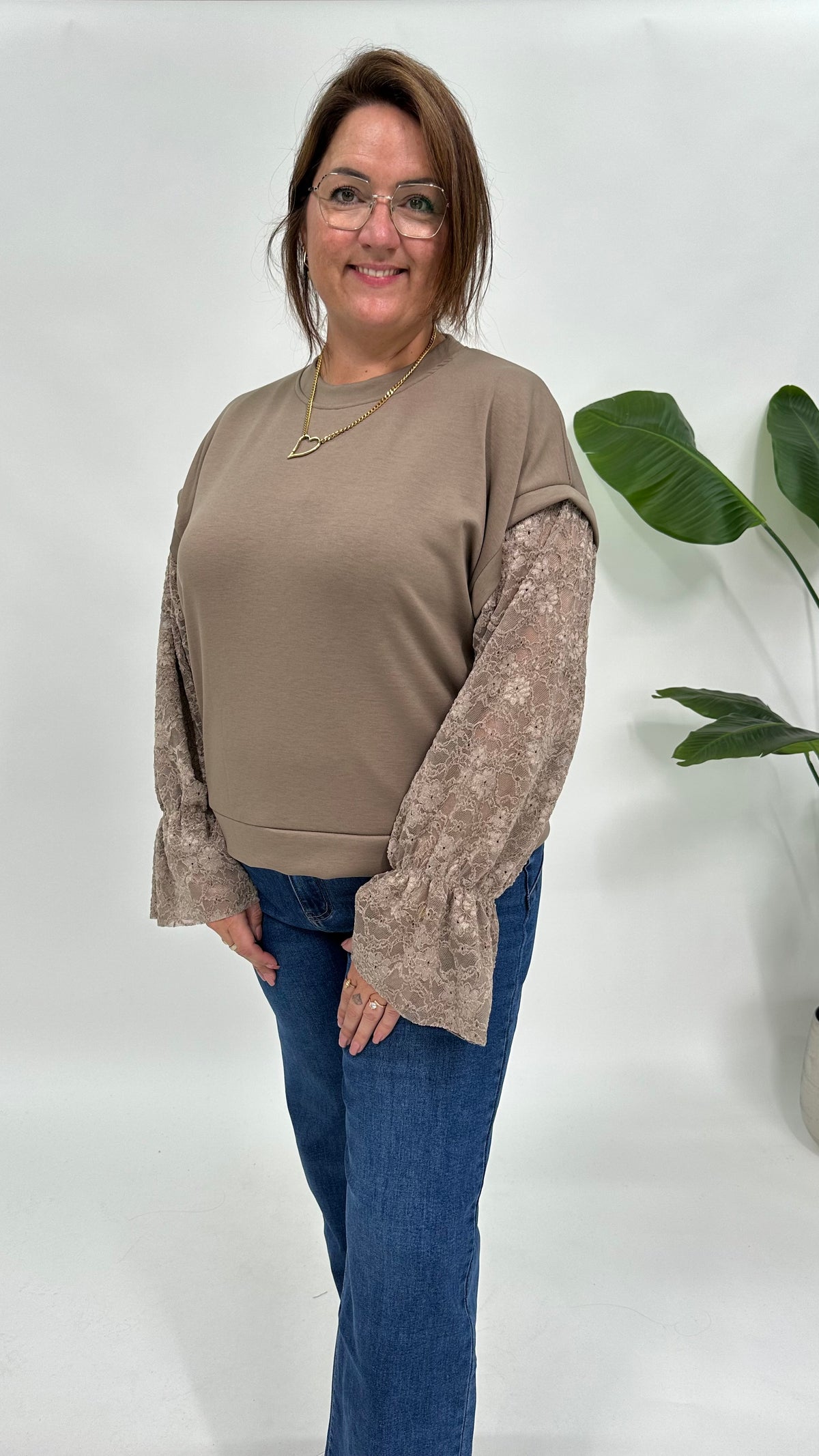 SWEATER MET LACE MOUW TAUPE