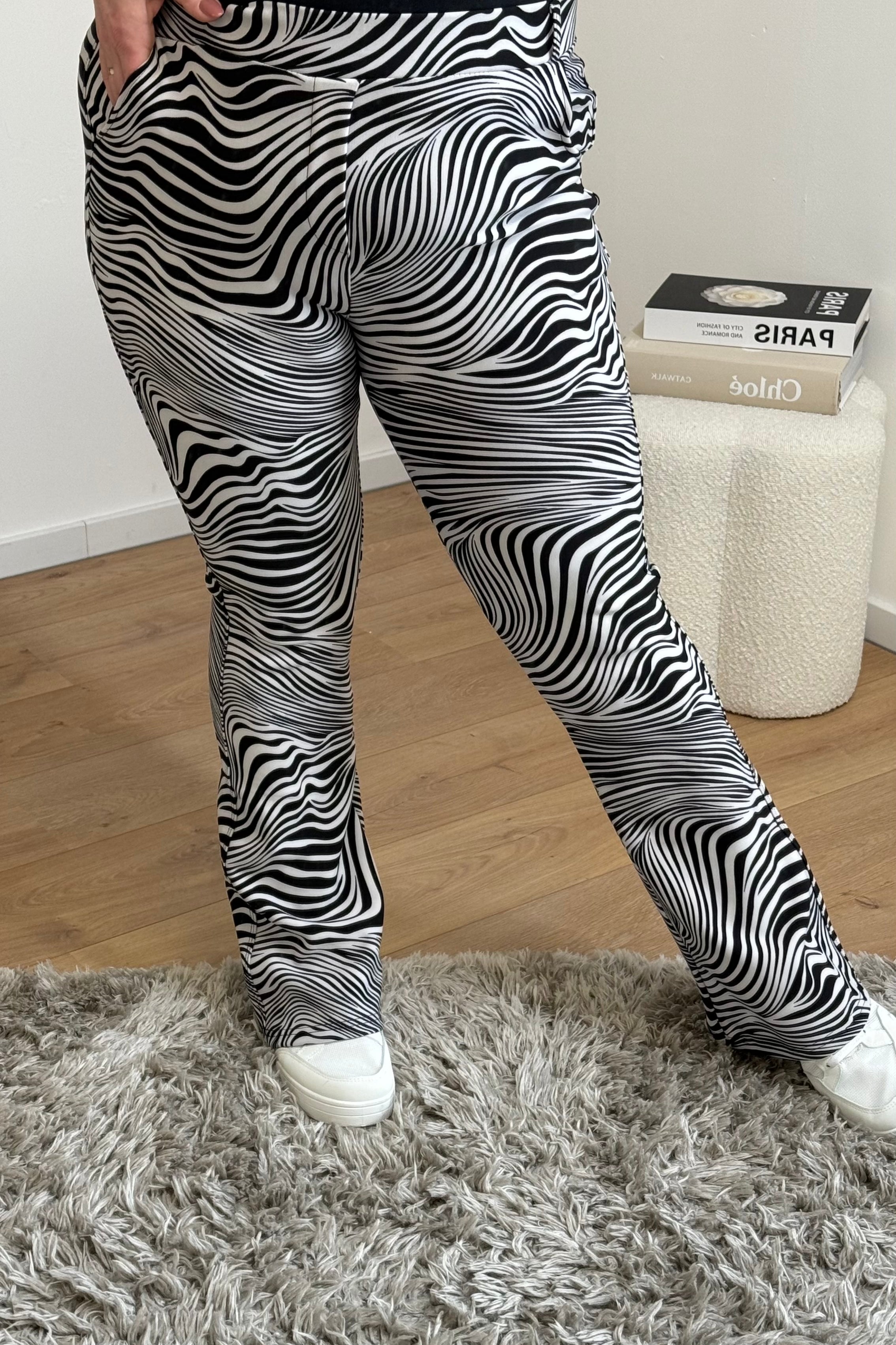 FLAIR REISEHOSE (36 bis 52) - ZWART