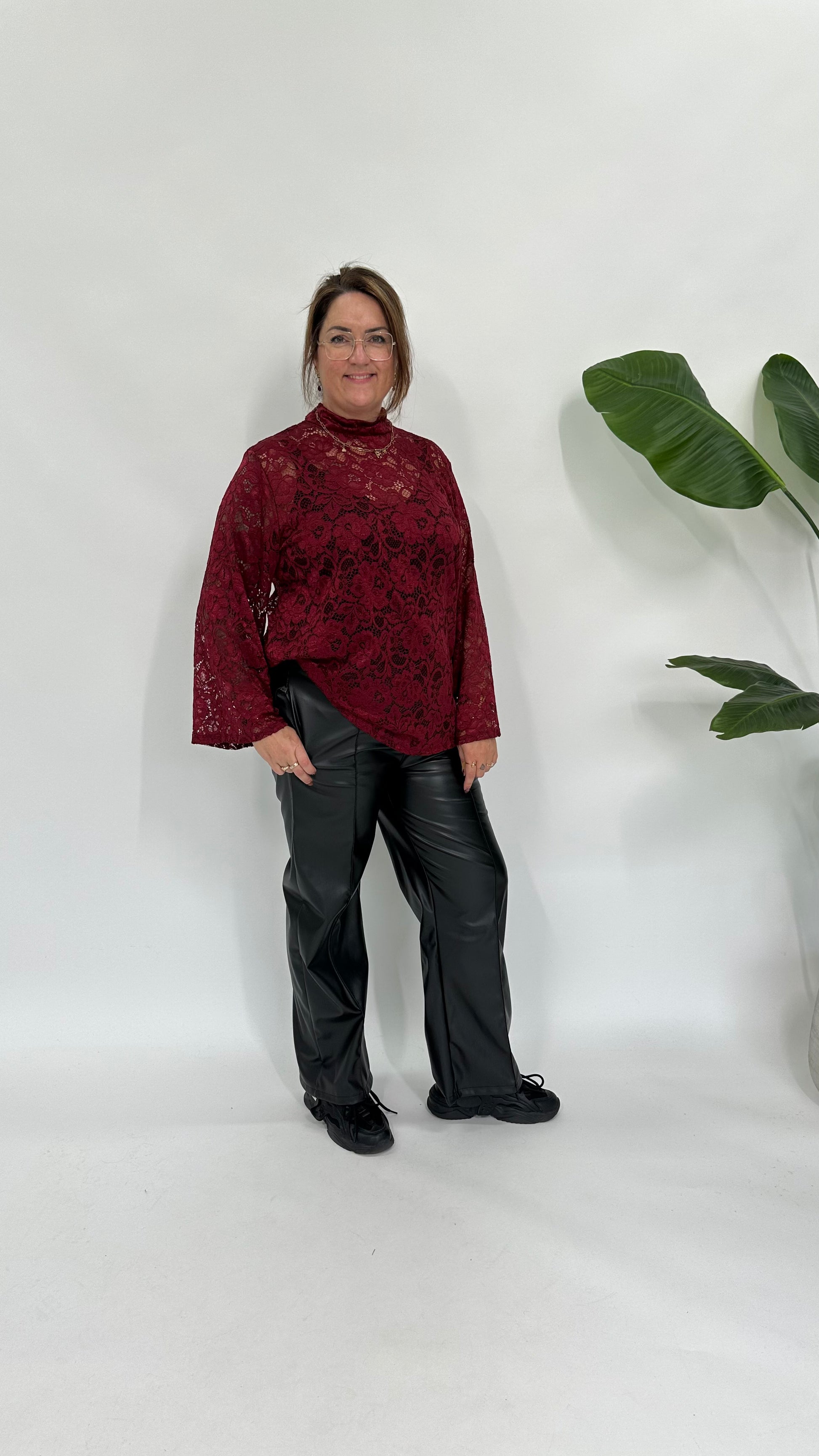 LACE TOP MET TROMPET MOUW BORDEAUX