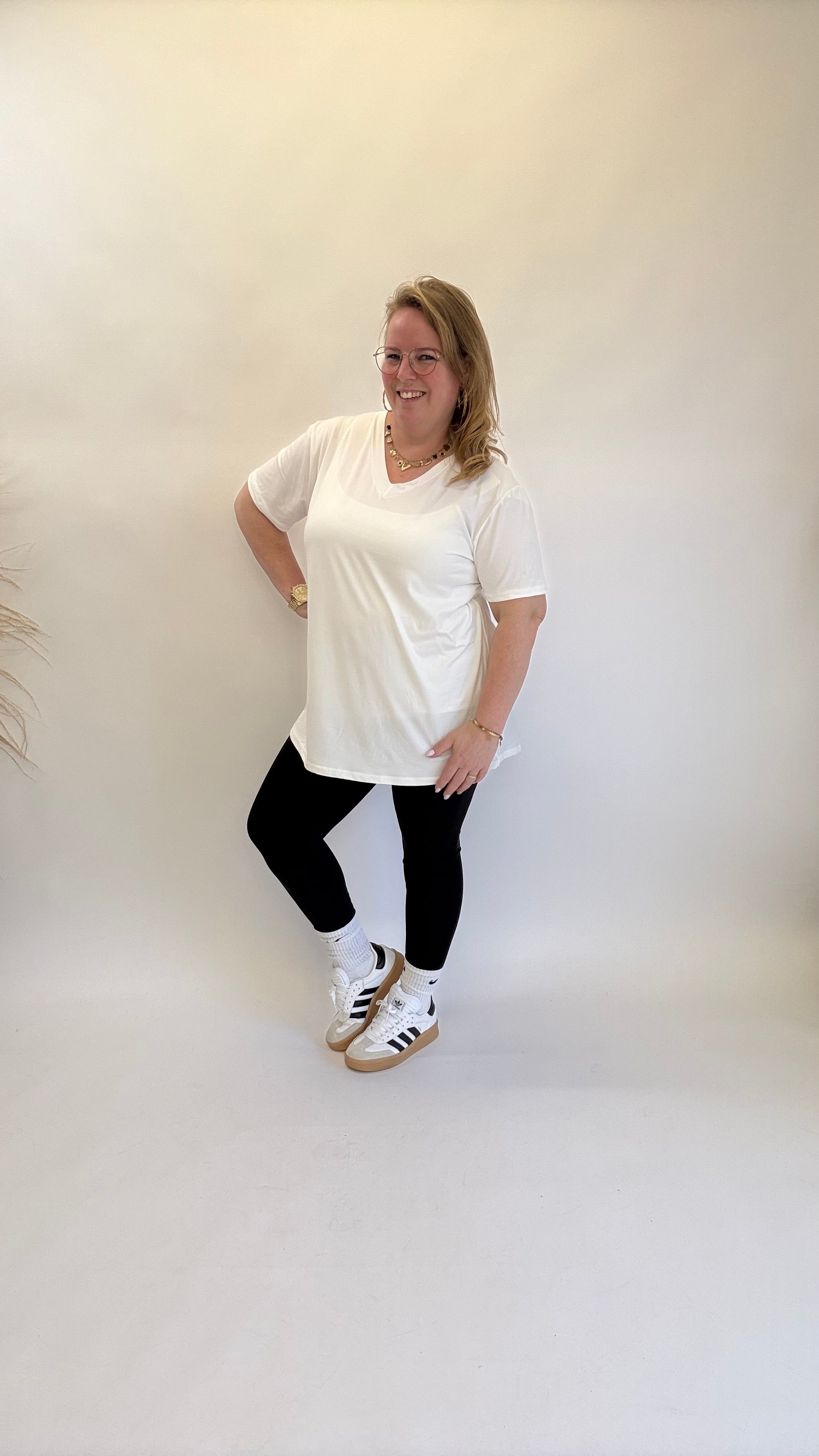 BASIC T-SHIRT V-AUSSCHNITT - 1366