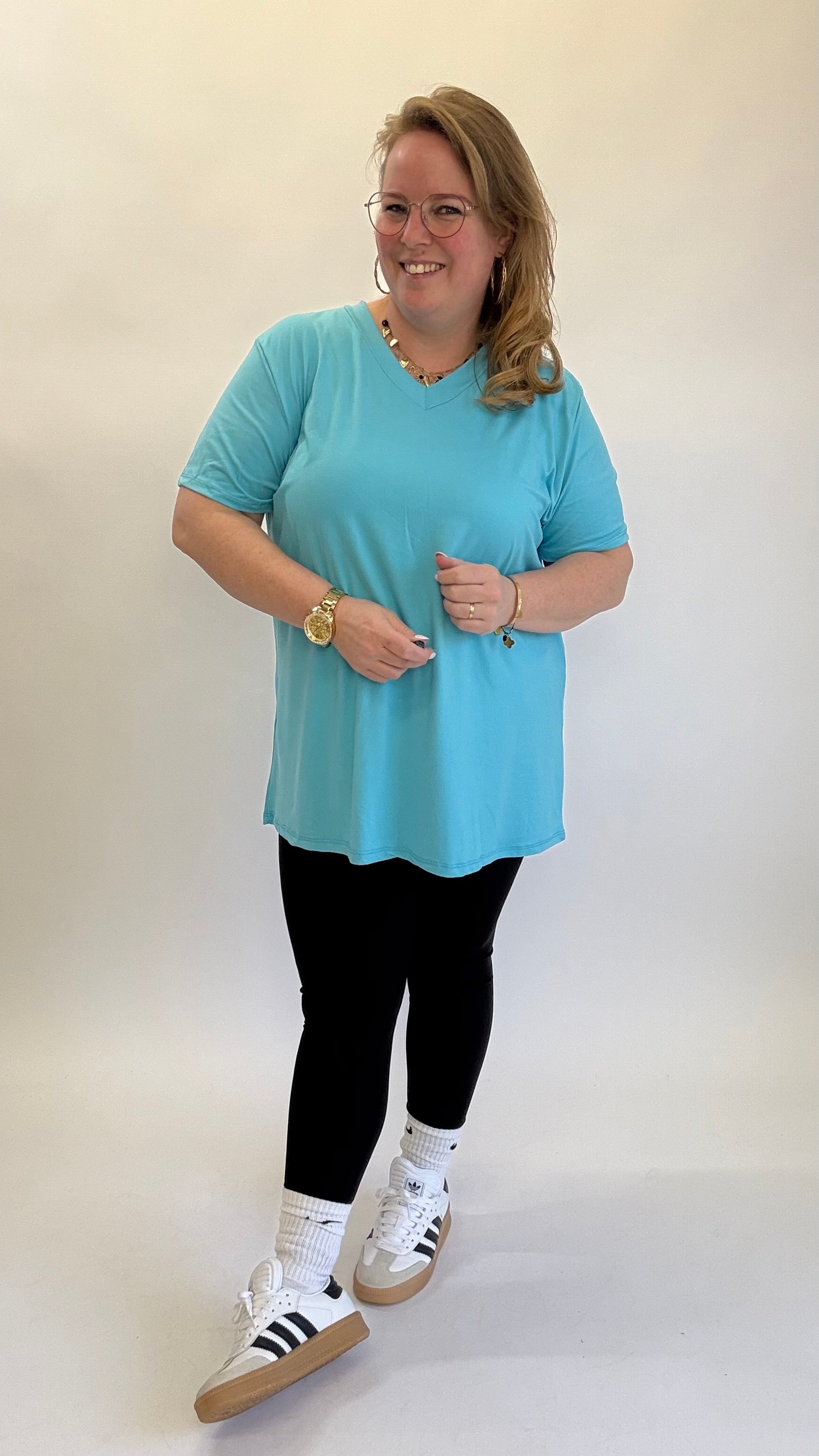 BASIC T-SHIRT V-AUSSCHNITT - 1366