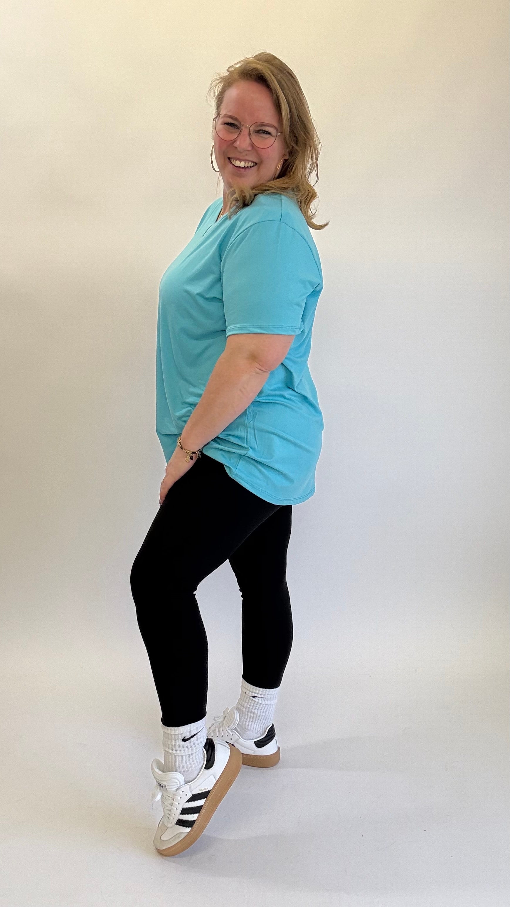 BASIC T-SHIRT V-AUSSCHNITT - 1366