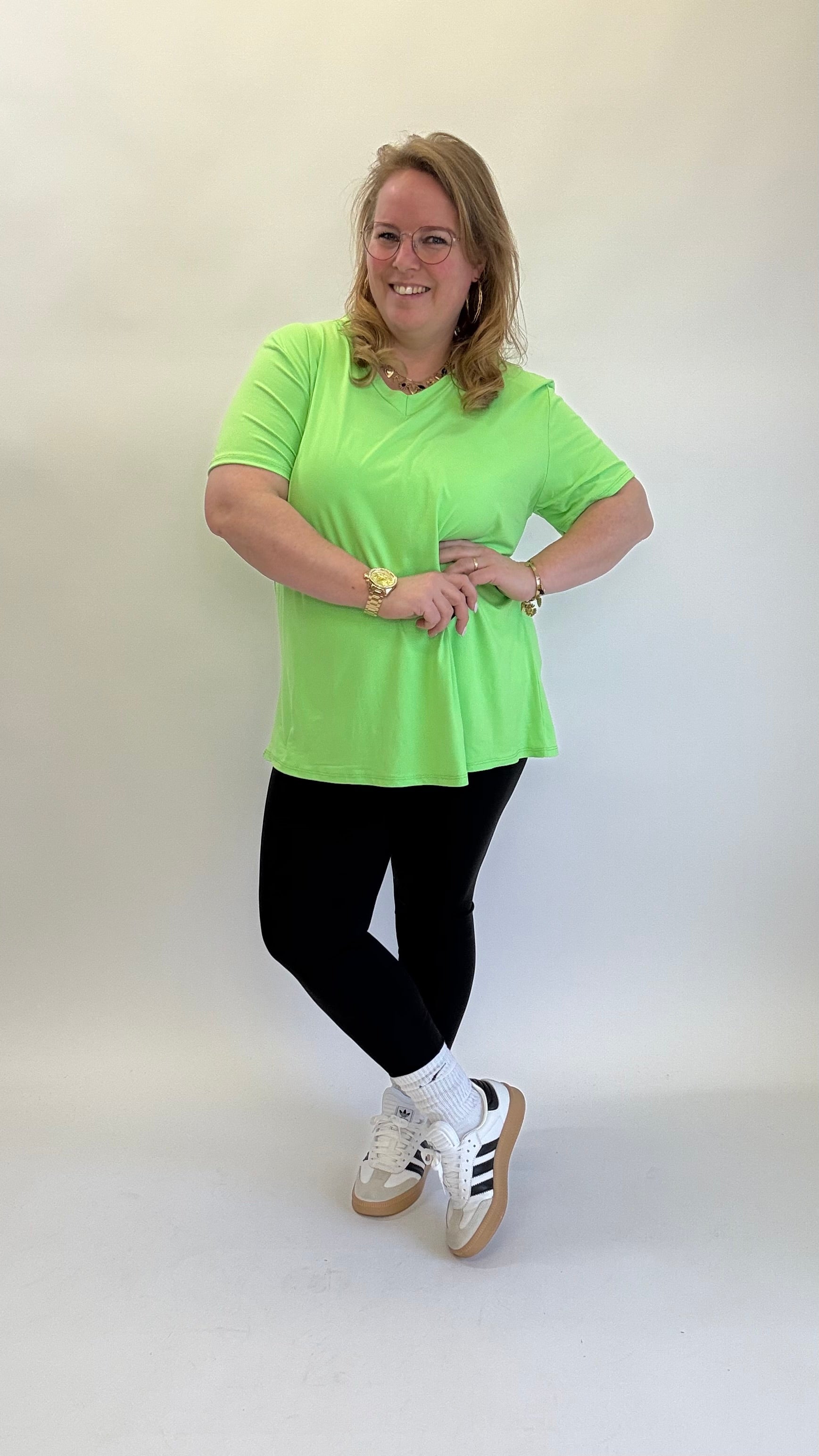 BASIC T-SHIRT V-AUSSCHNITT - 1366