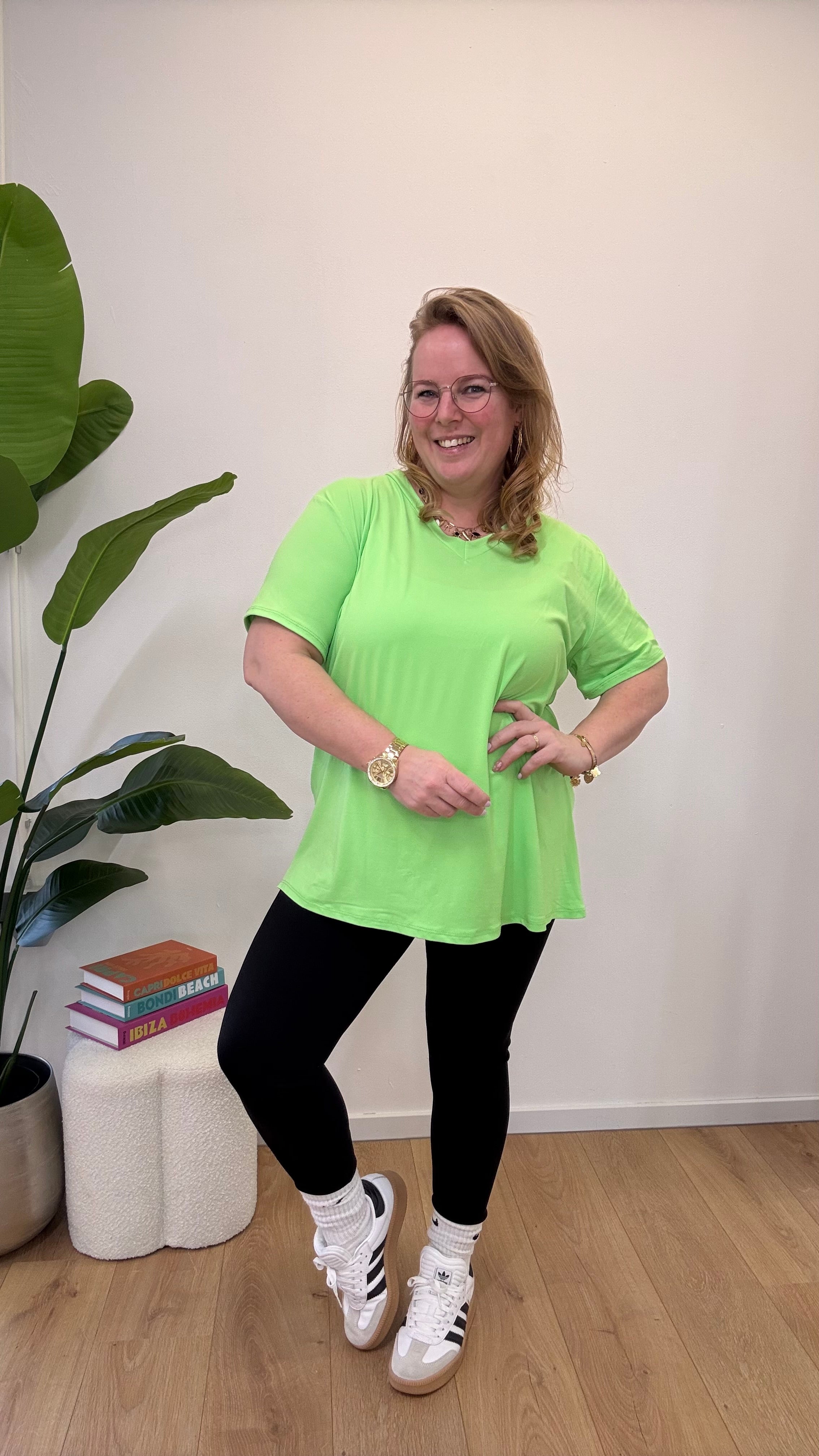 BASIC T-SHIRT V-AUSSCHNITT - 1366