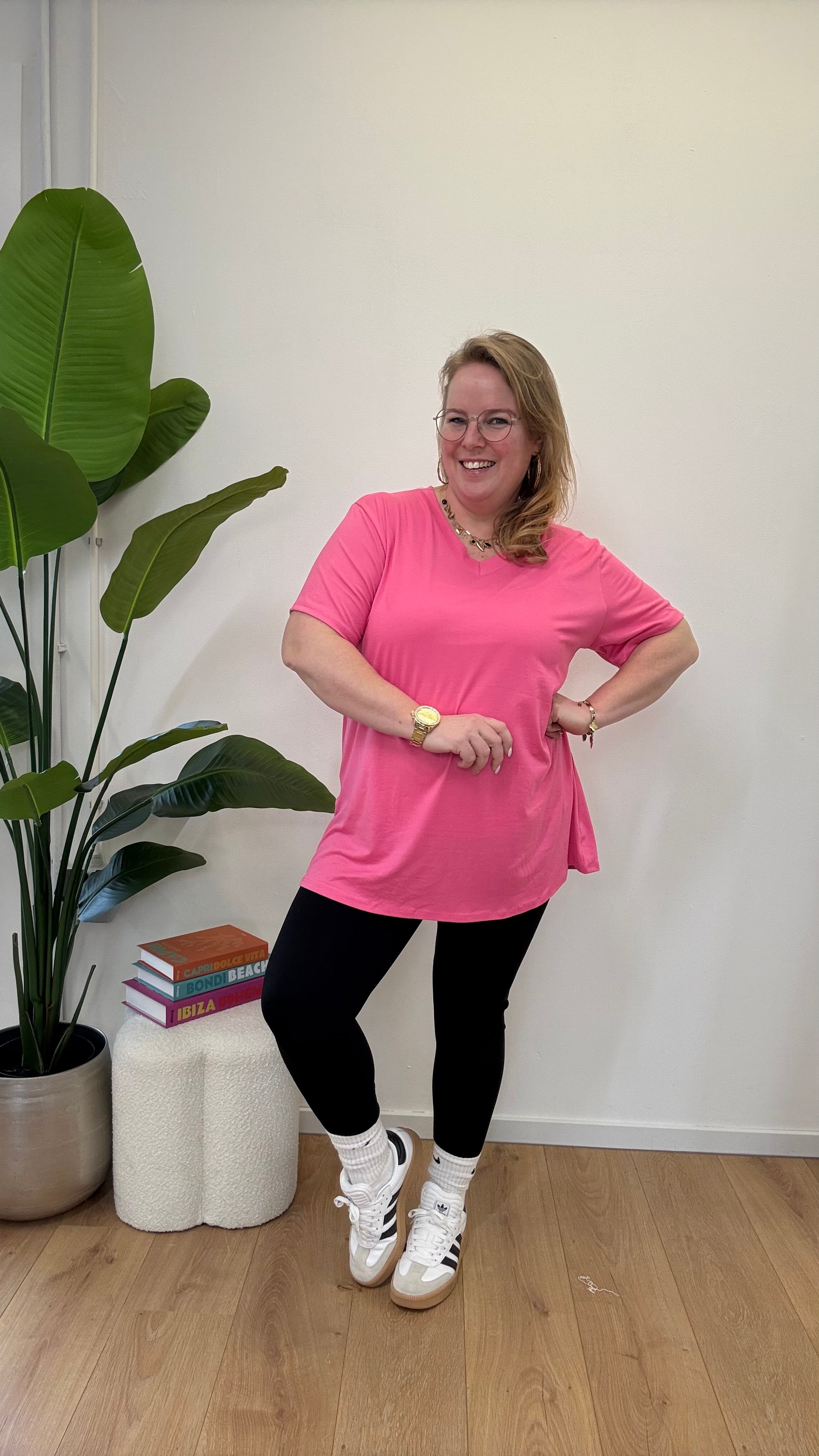 BASIC T-SHIRT V-AUSSCHNITT - 1366