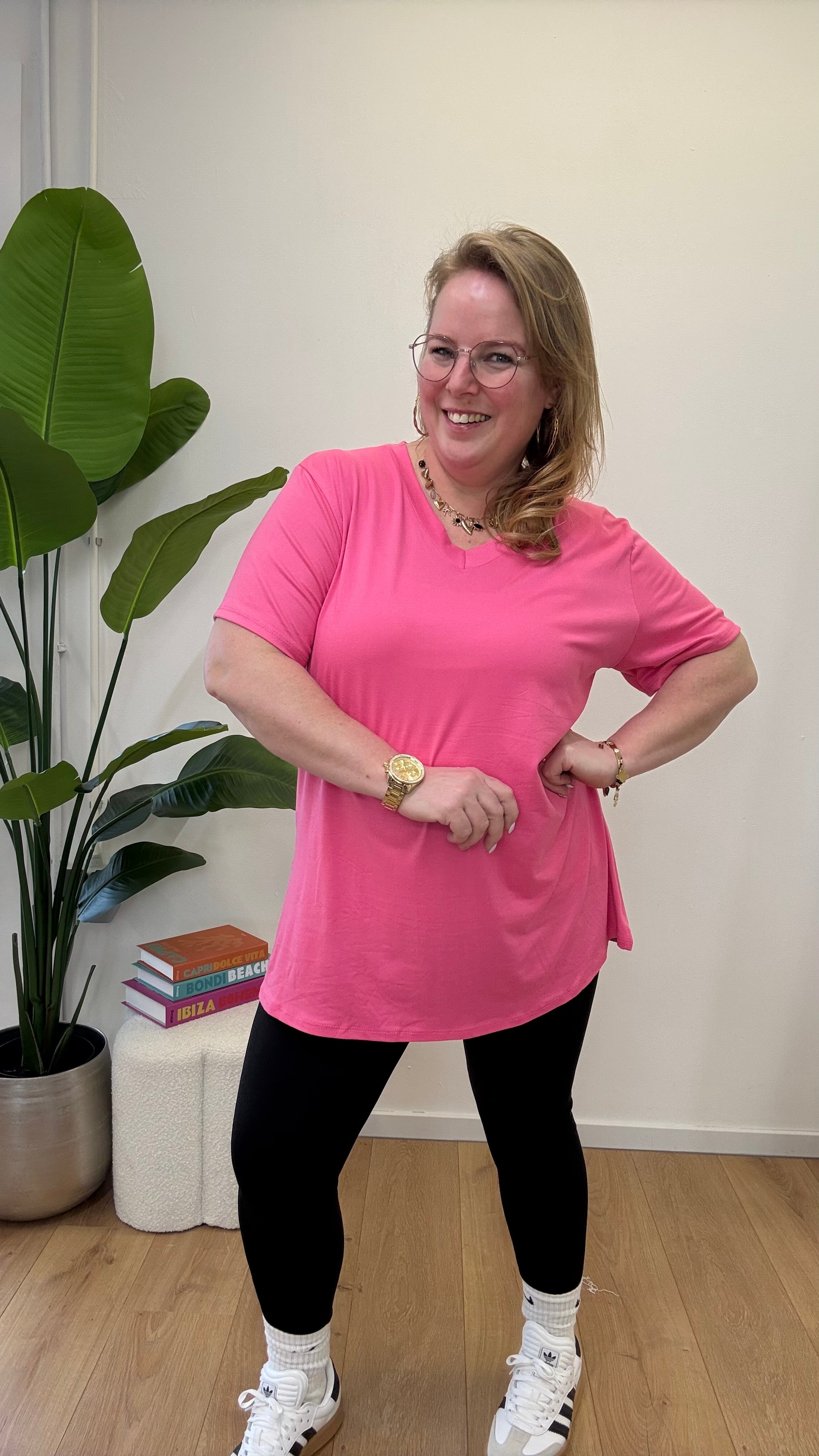 BASIC T-SHIRT V-AUSSCHNITT - 1366