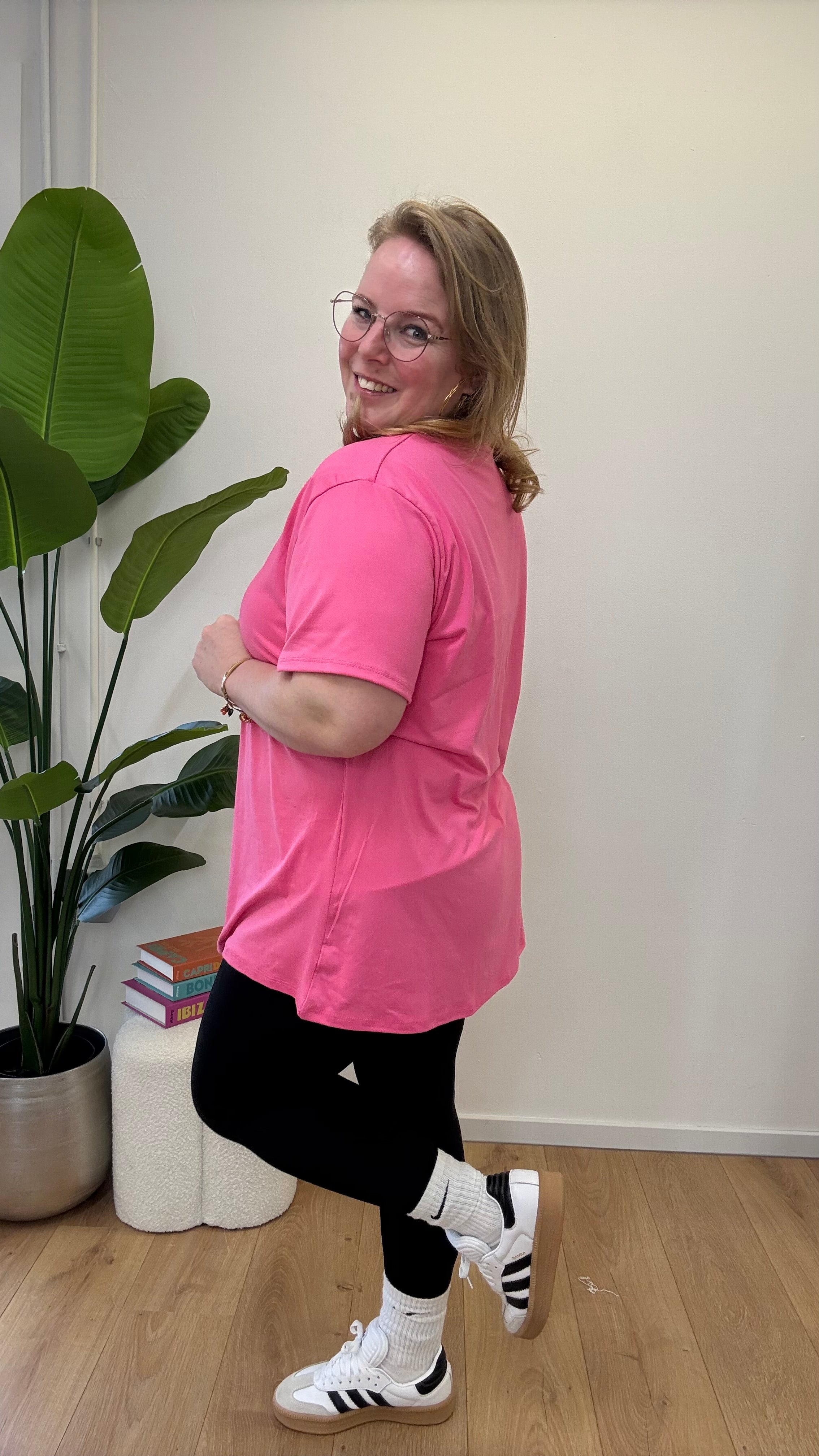 BASIC T-SHIRT V-AUSSCHNITT - 1366