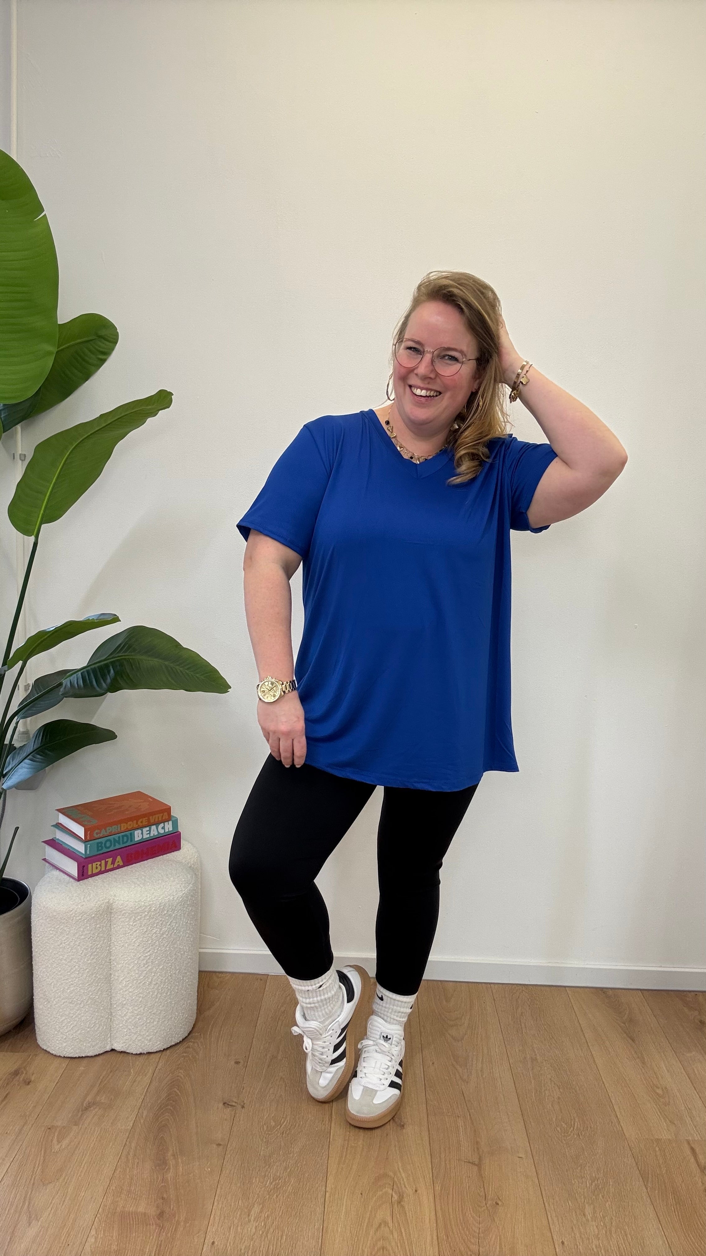 BASIC T-SHIRT V-AUSSCHNITT - 1366
