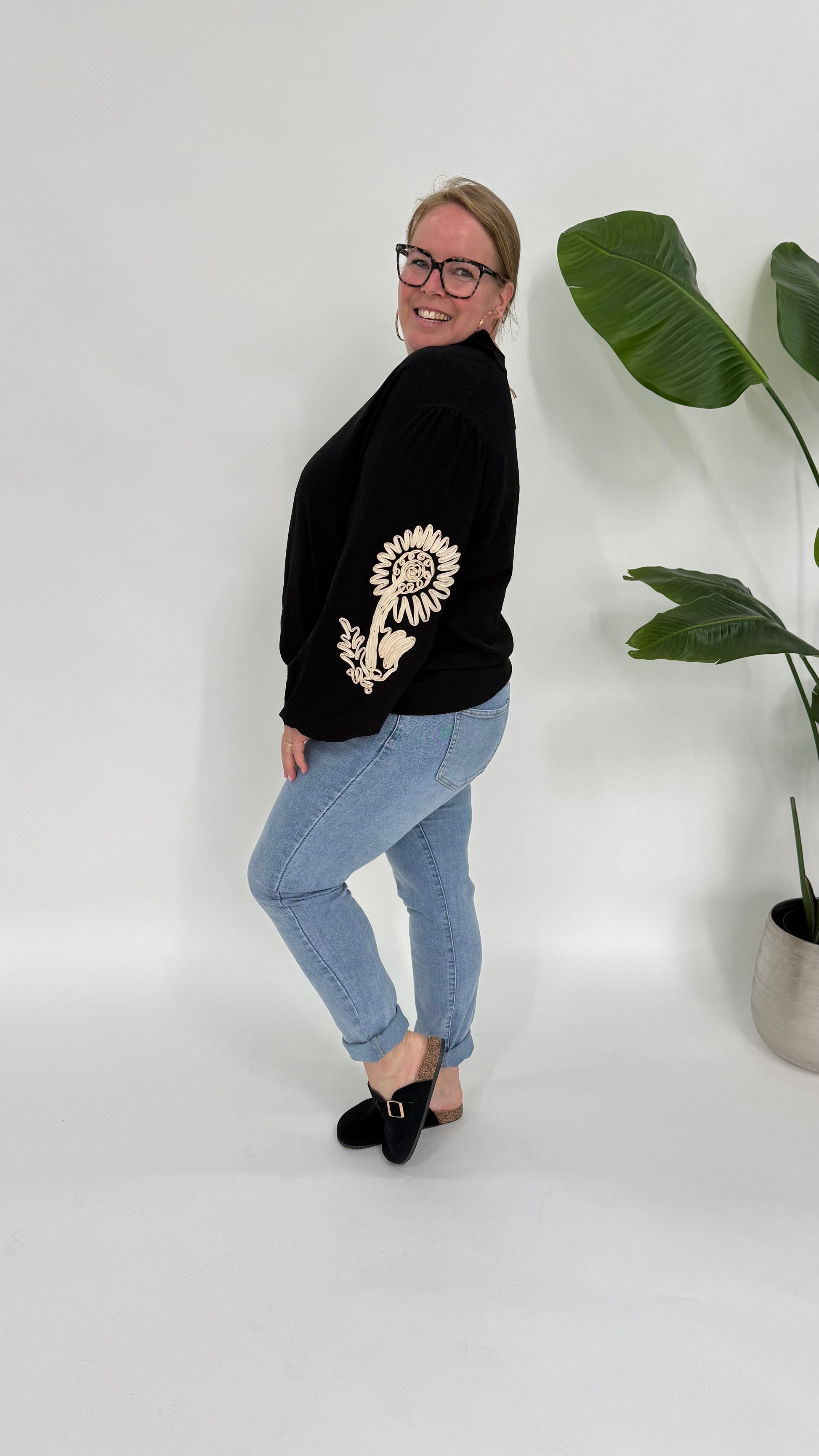 KATOENEN TOP MET GEBORDUURDE MOUW - 2176