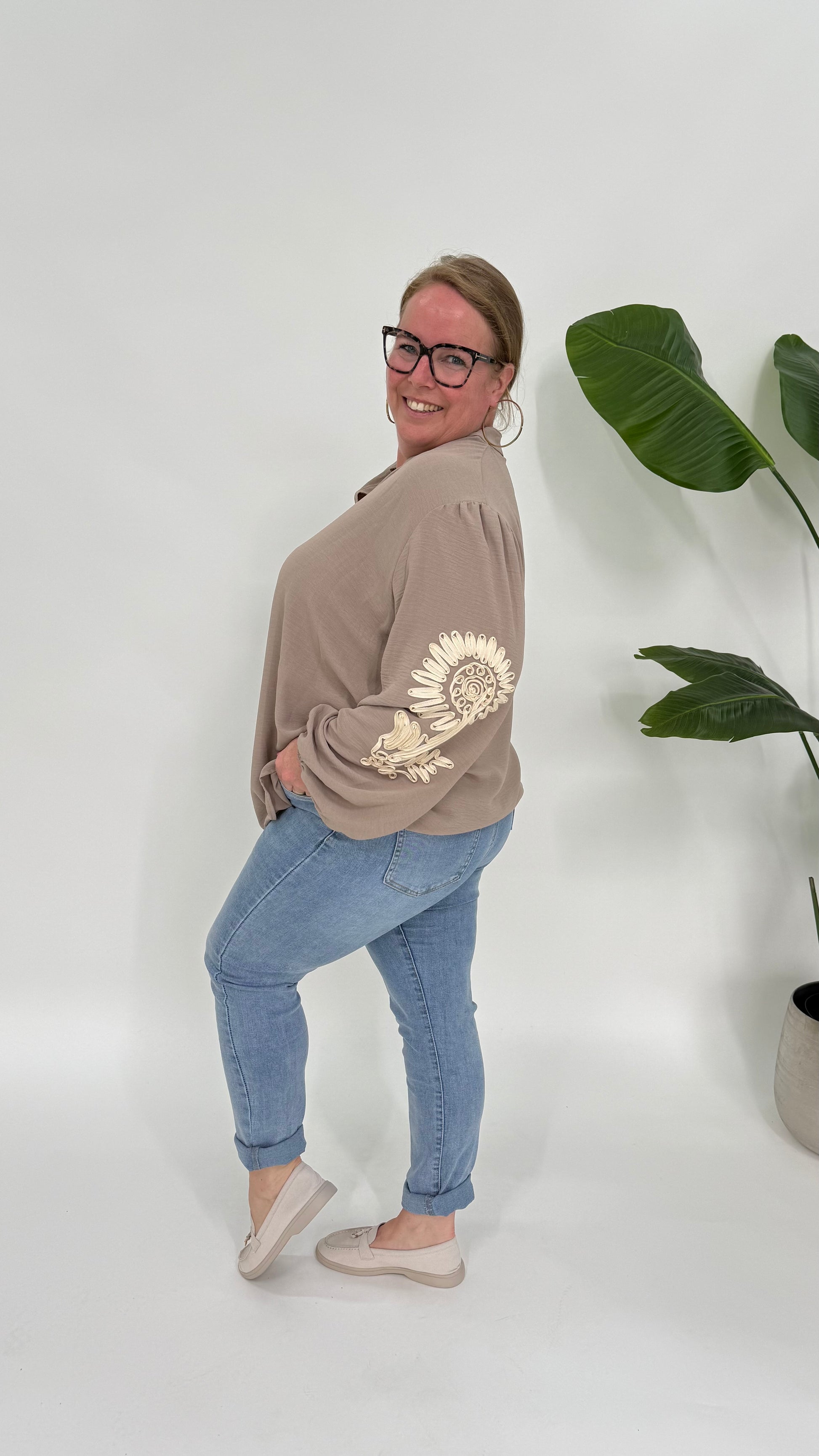 KATOENEN TOP MET GEBORDUURDE MOUW - 2176