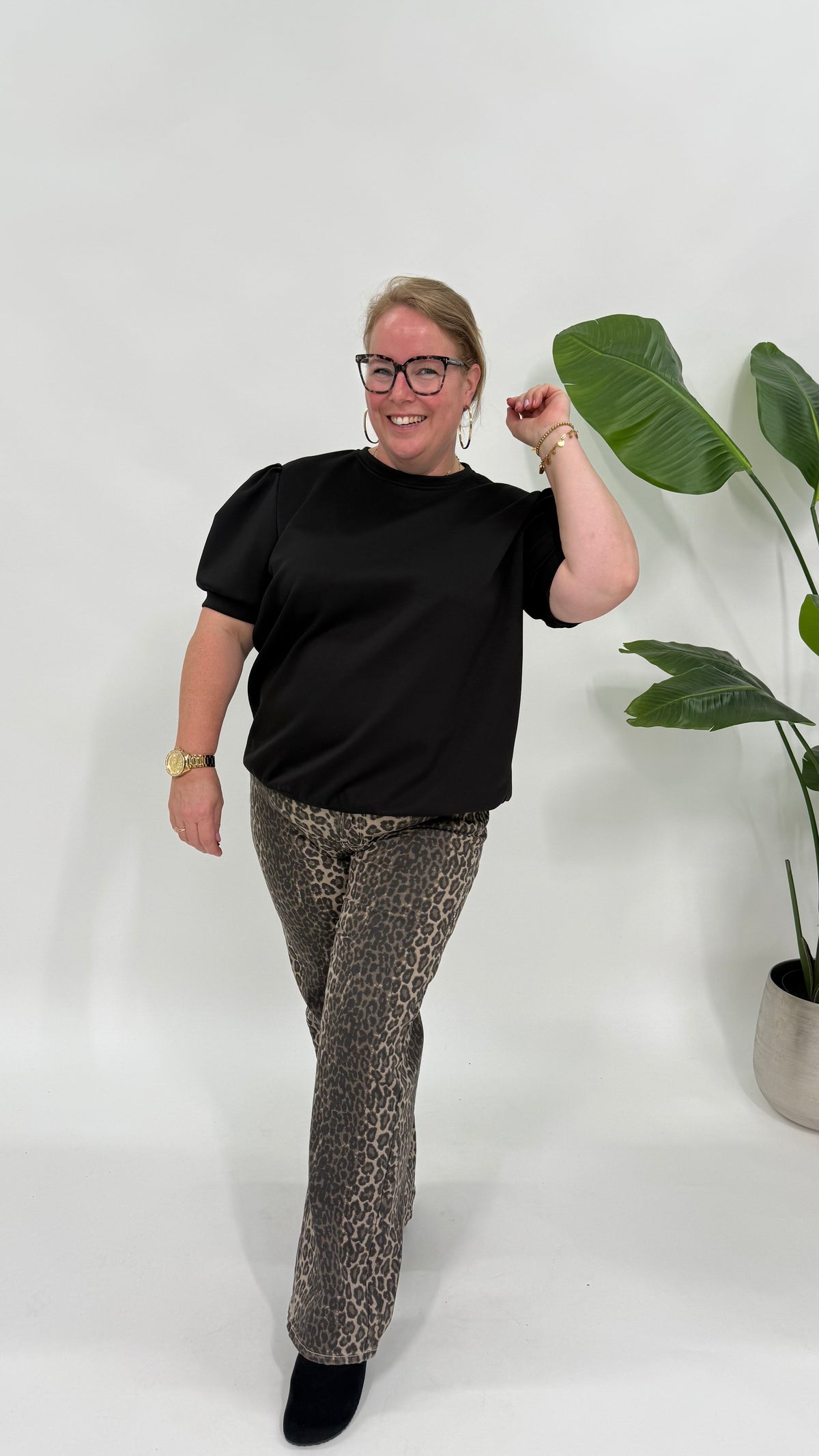 SHIRT MET POFMOUW ZWART
