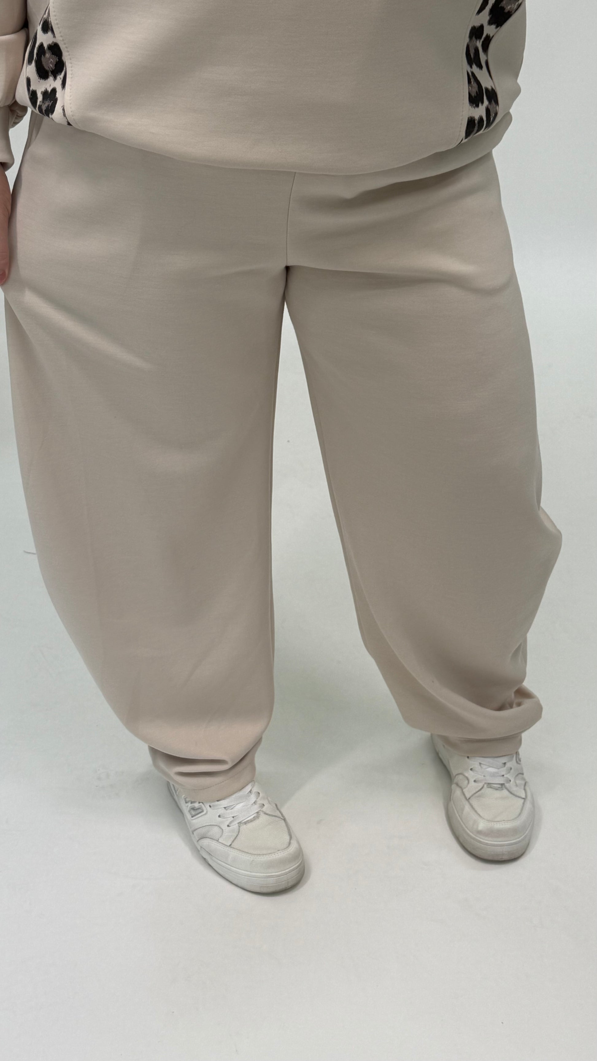 BARREL JOGGER OFF WHITE