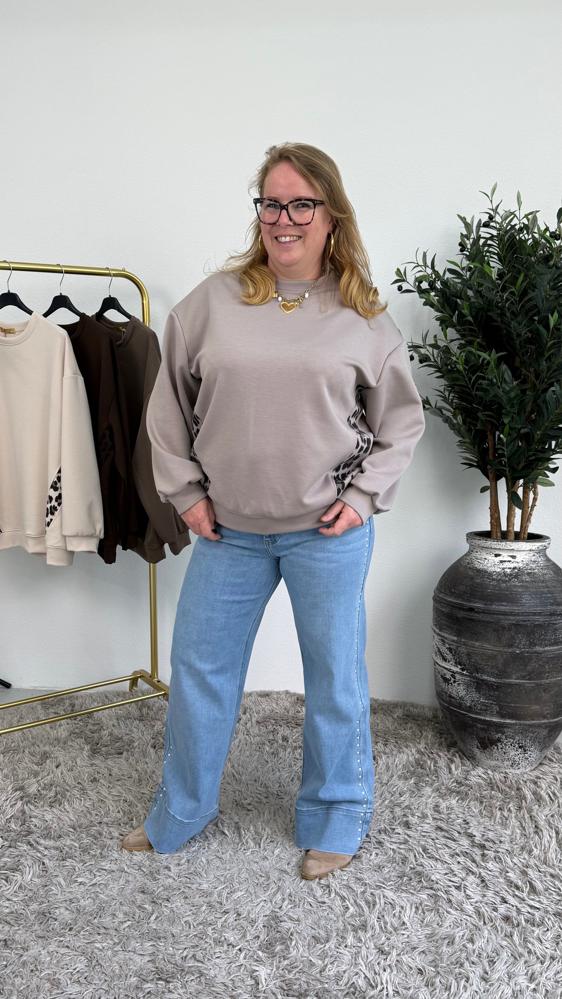 PANTERSTREEP SWEATER LICHT TAUPE