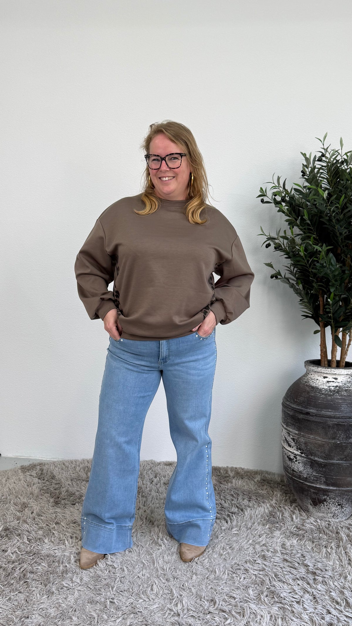 PANTERSTREEP SWEATER DONKER TAUPE