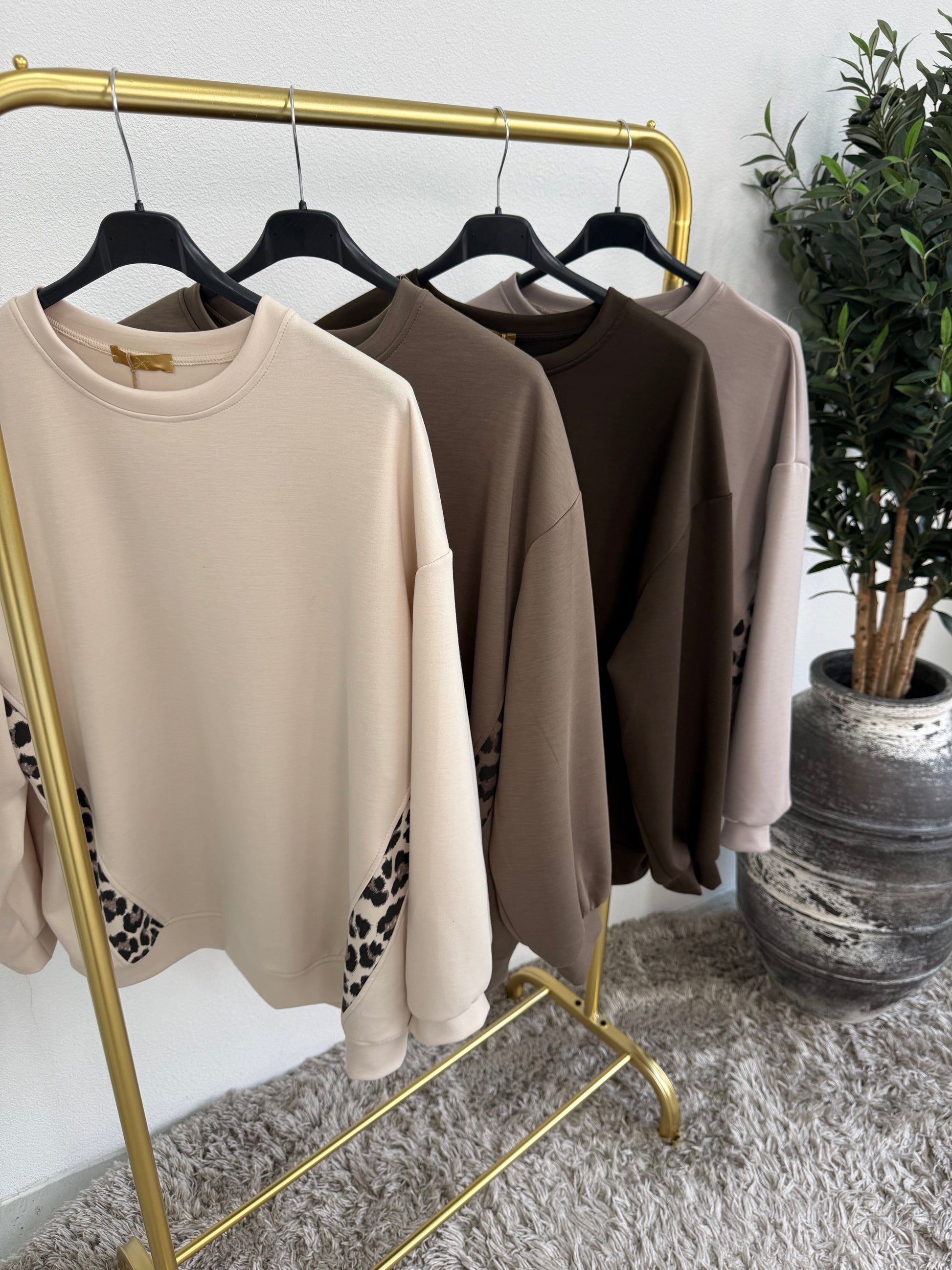 PANTERSTREEP SWEATER DONKER TAUPE