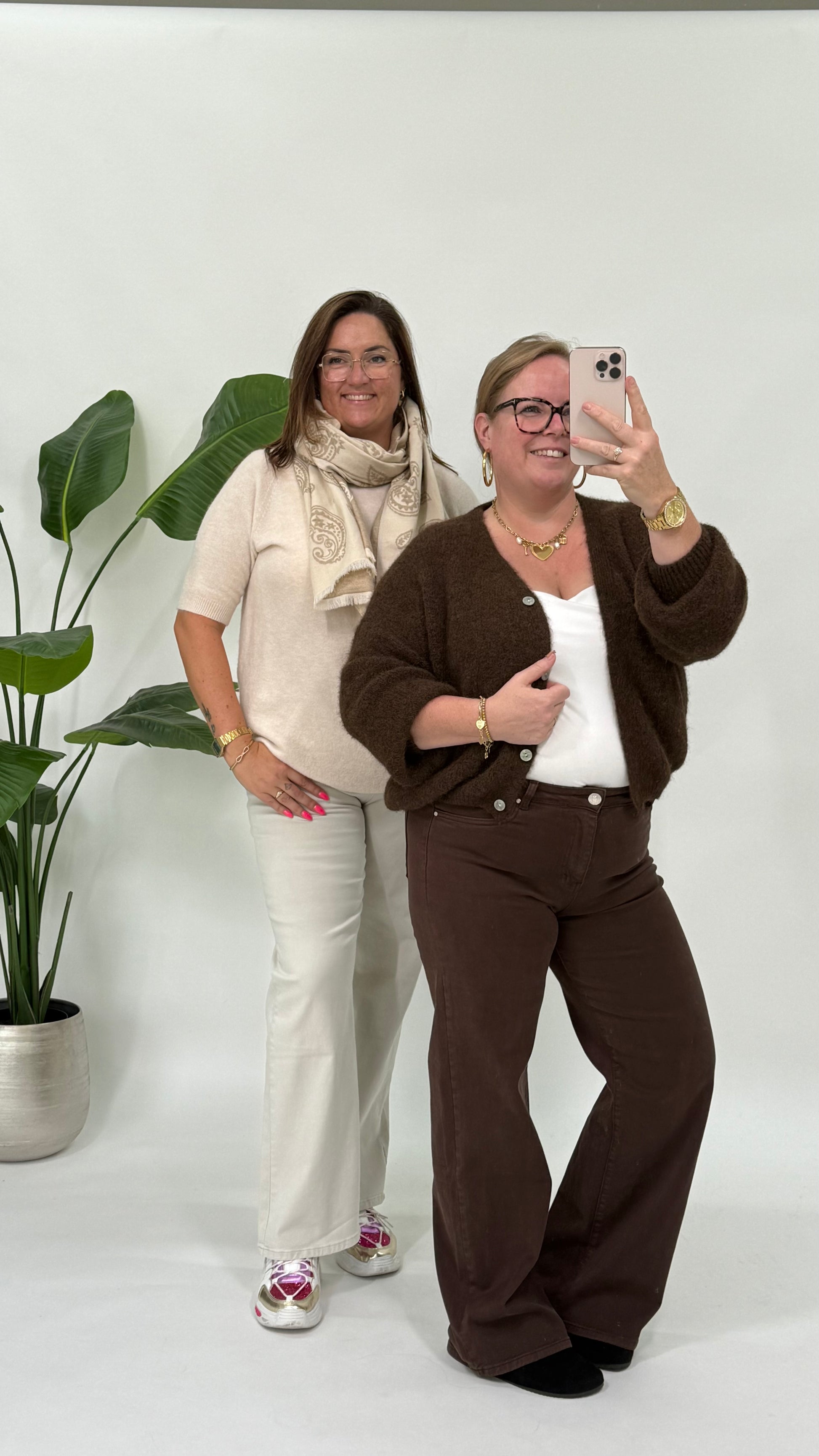 GEBREIDE CARDIGAN MET KNOPEN BRUIN