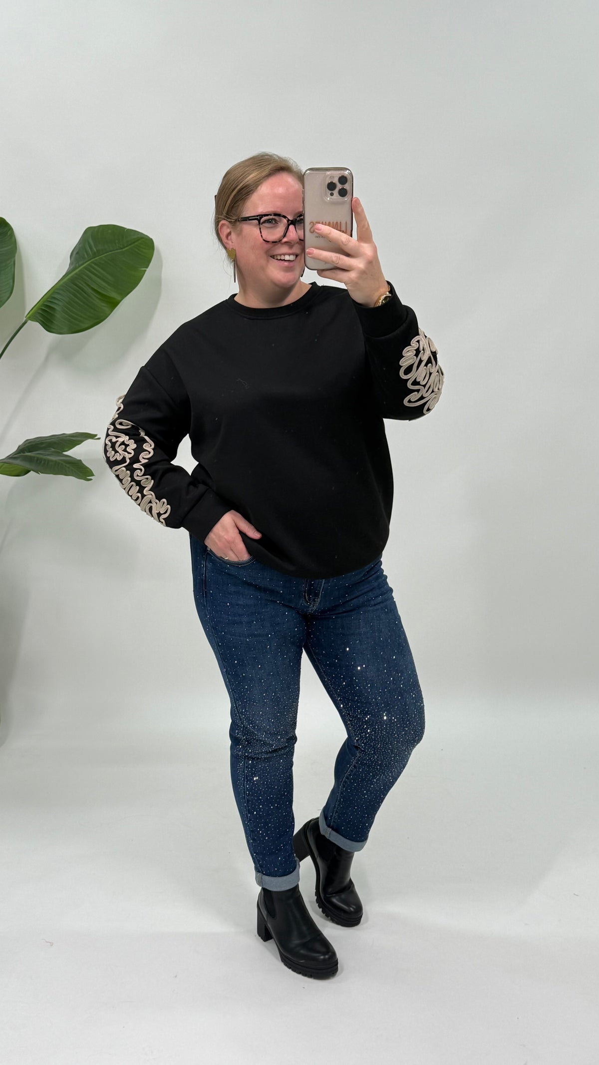 SWEATER MET SIERKOORD MOUW ZWART