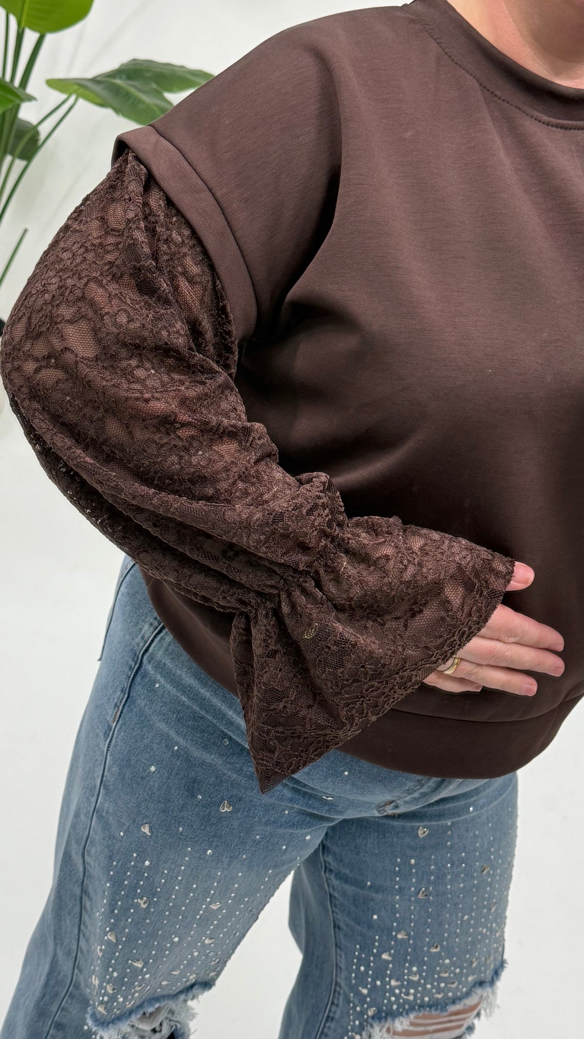 SWEATER MET LACE MOUW ESPRESSO