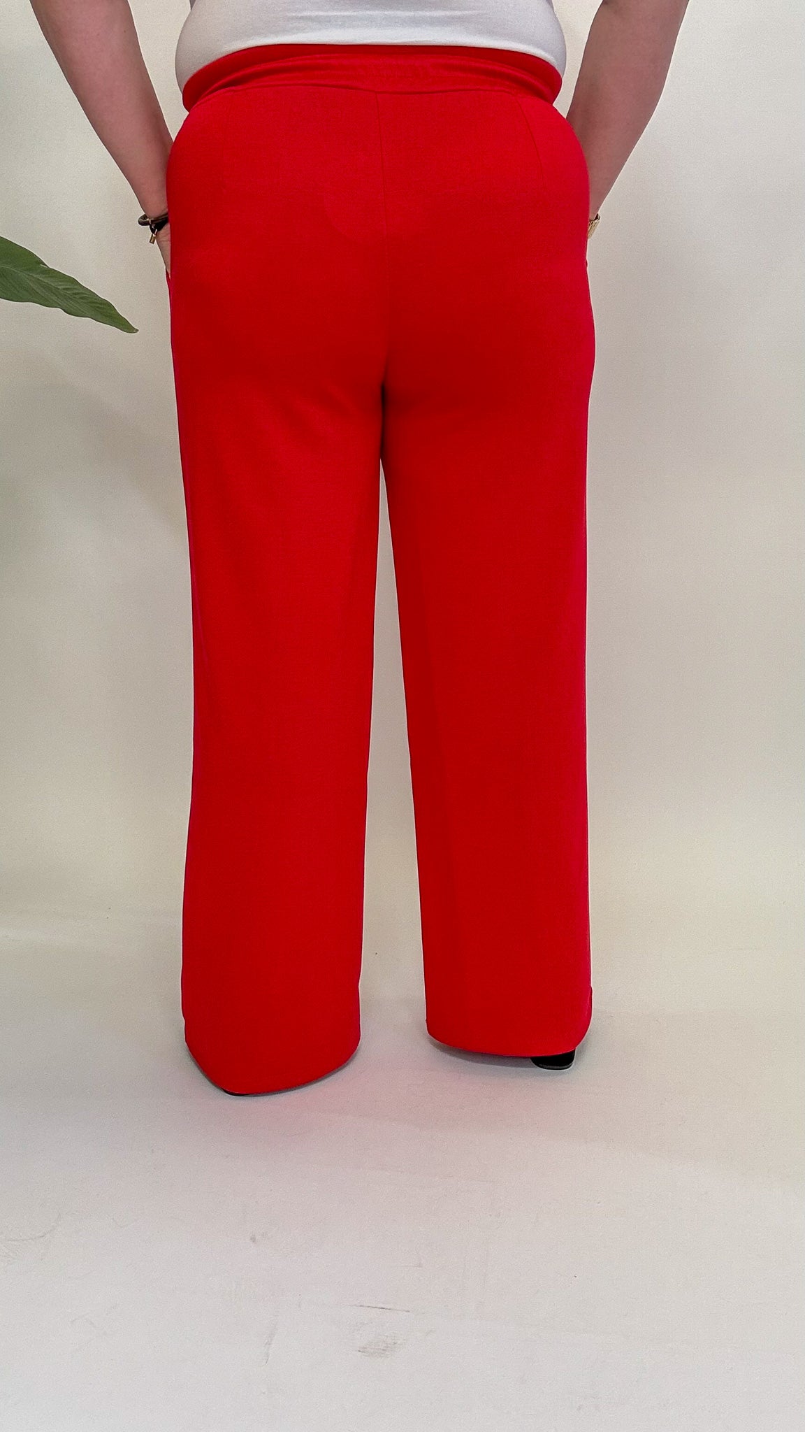 JOGGER-HOSE (40 B/M 48+) – 3 KLEID