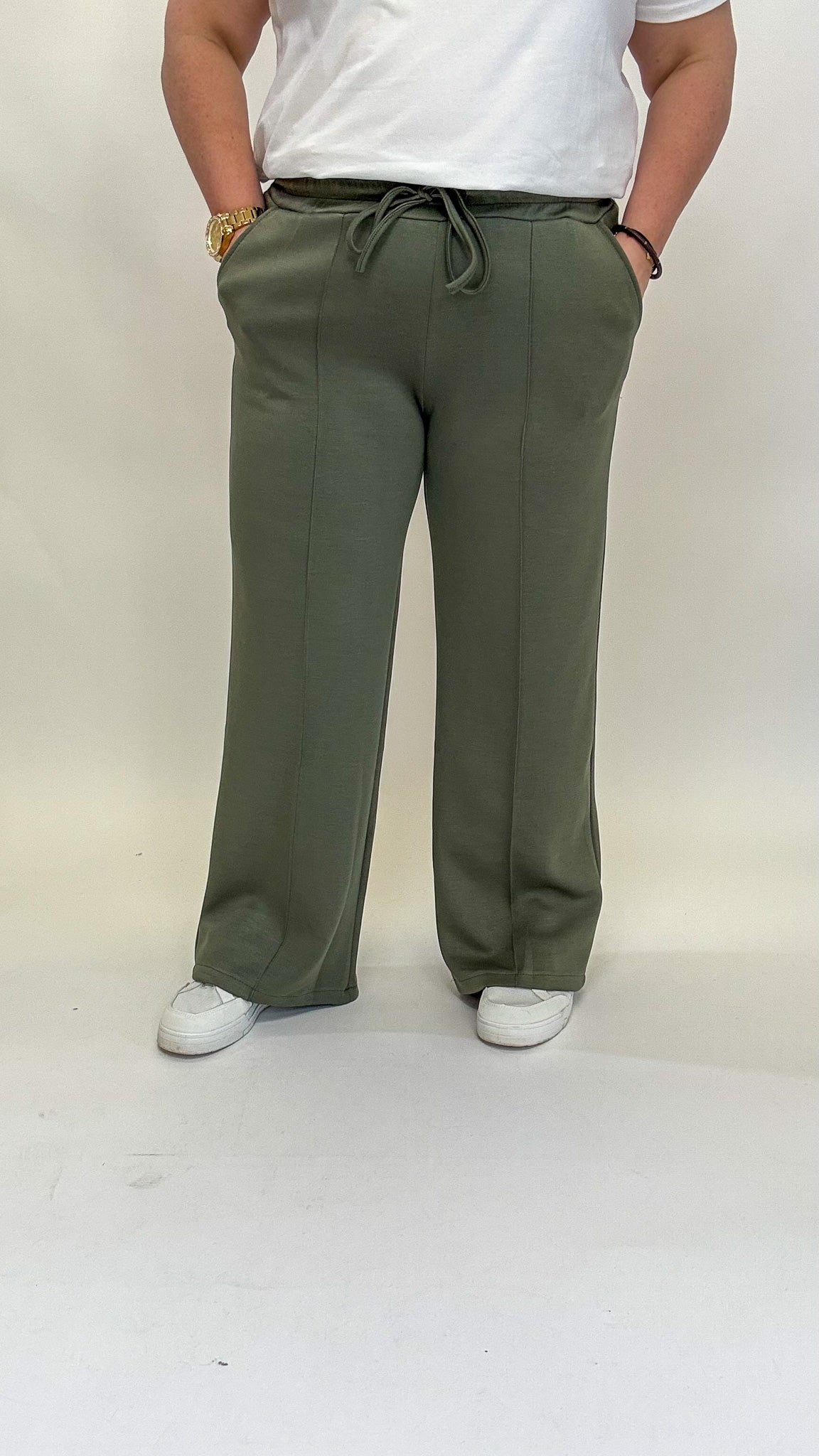 JOGGER-HOSE (40 B/M 48+) – 3 KLEID