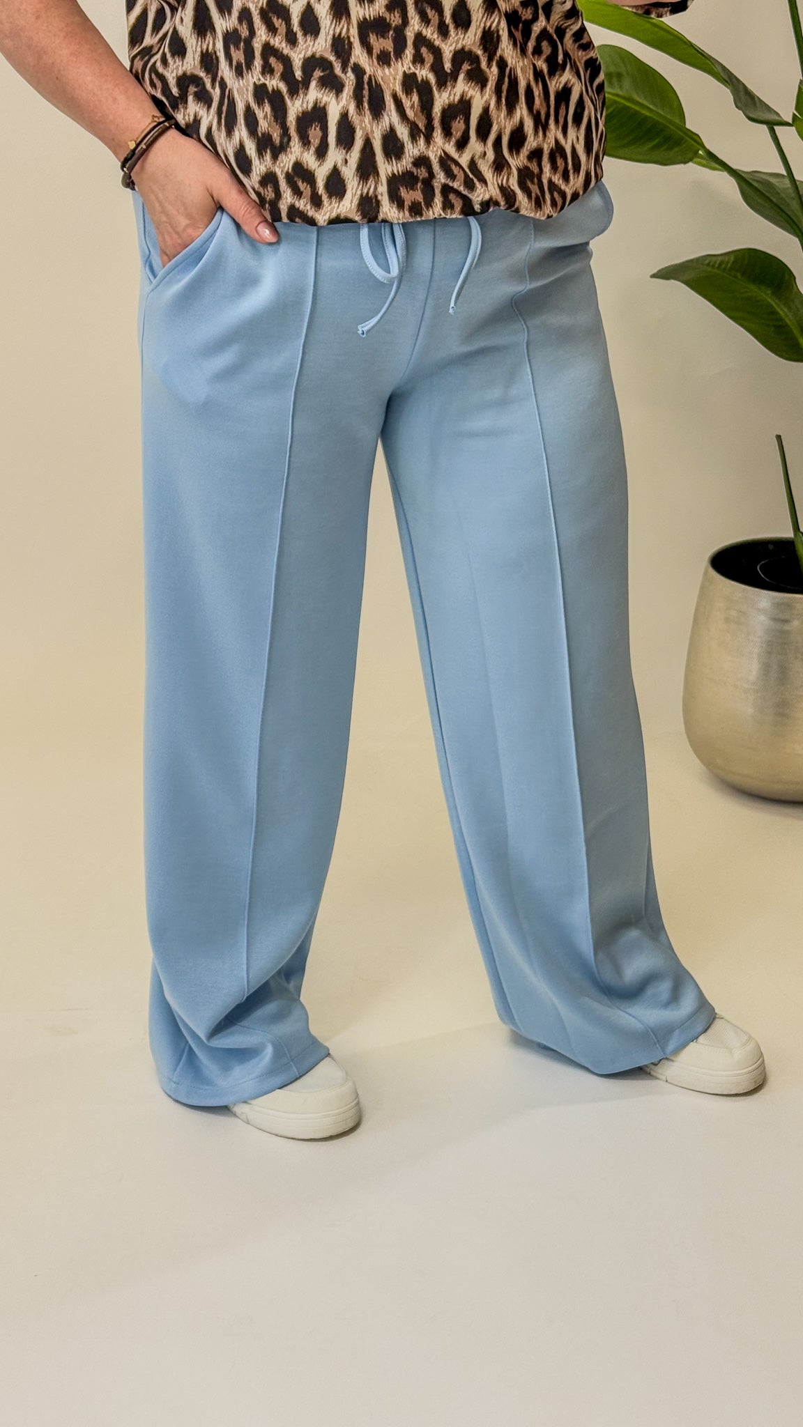 JOGGER-HOSE (40 B/M 48+) – 3 KLEID