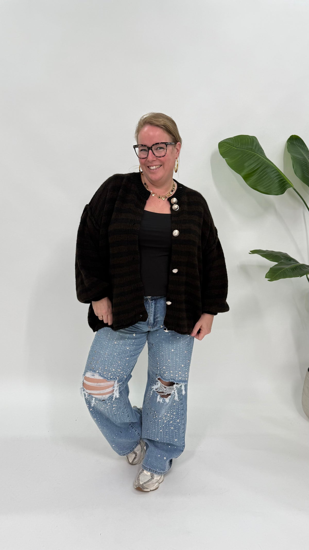 STREEP VEST MET SIERKNOPEN ZWART/ESPRESSO