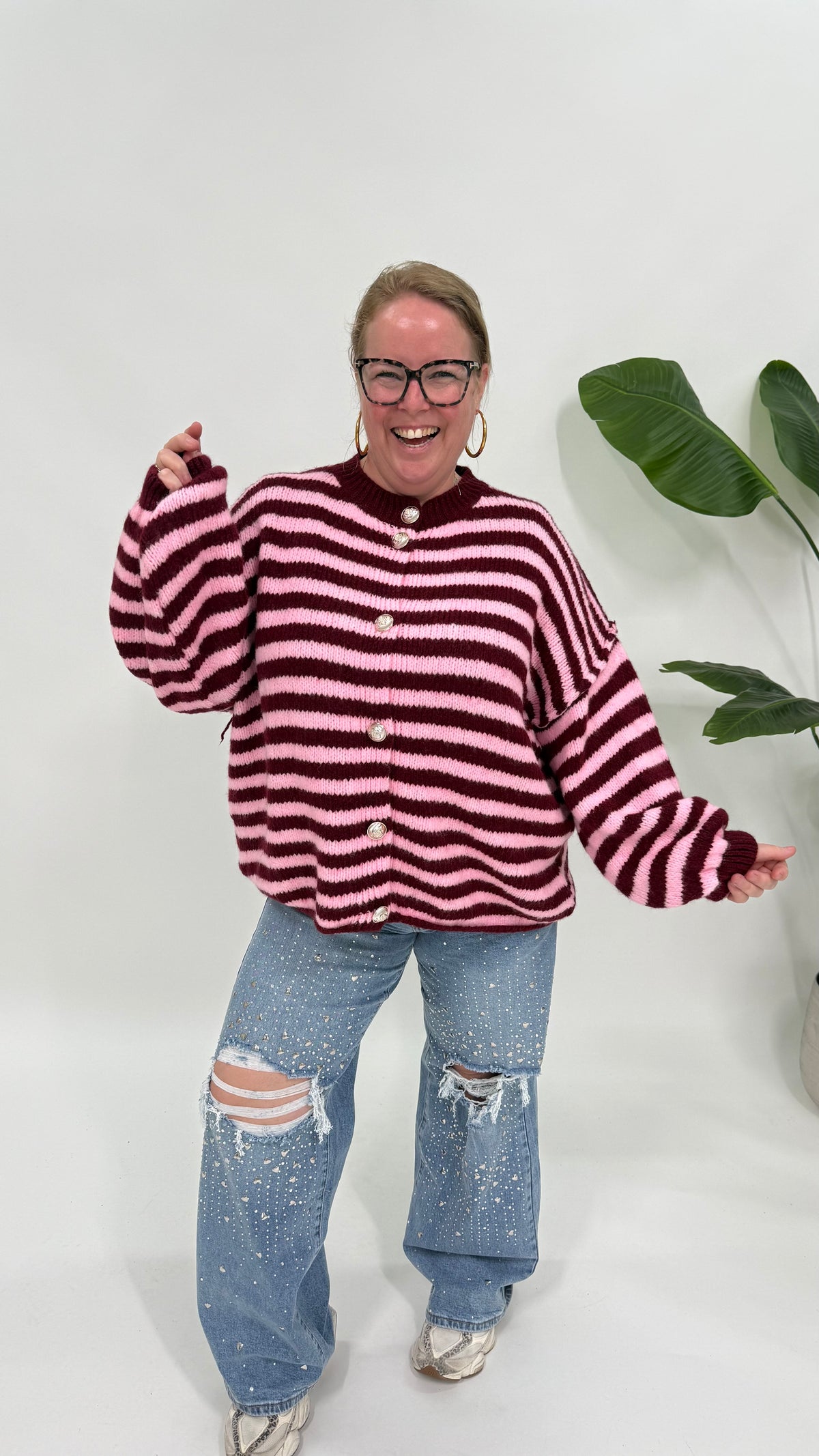 STREEP VEST MET SIERKNOPEN BORDEAUX/ROZE