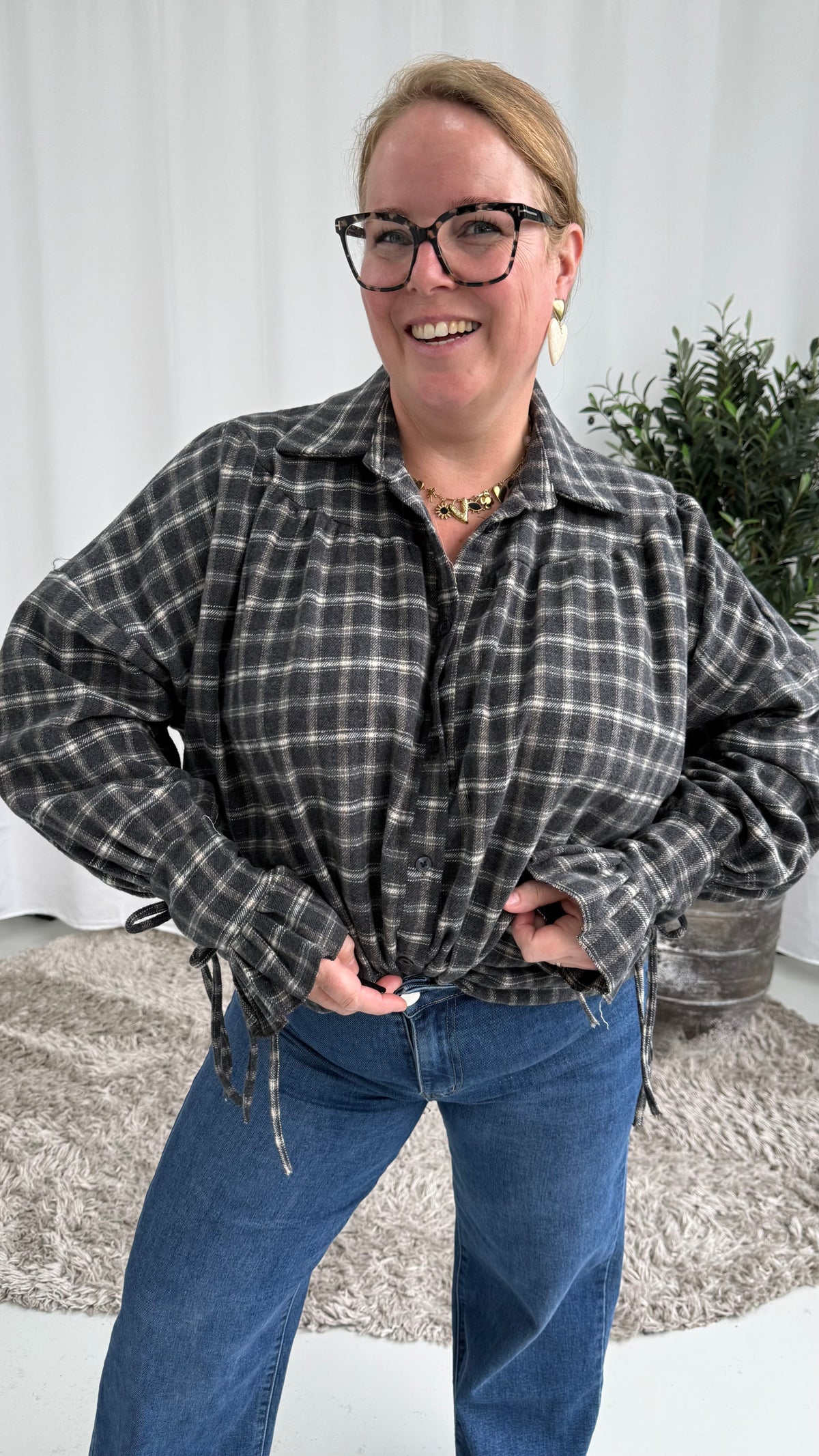 GERUITE BLOUSE MET TROMPETMOUWEN ZWART