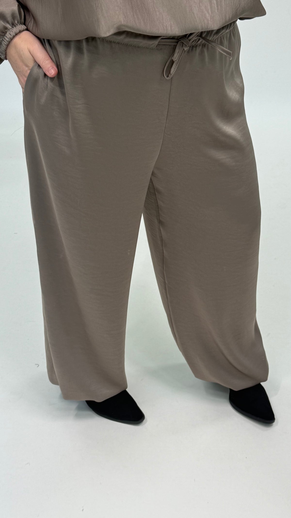 SILK LOOK BROEK TAUPE