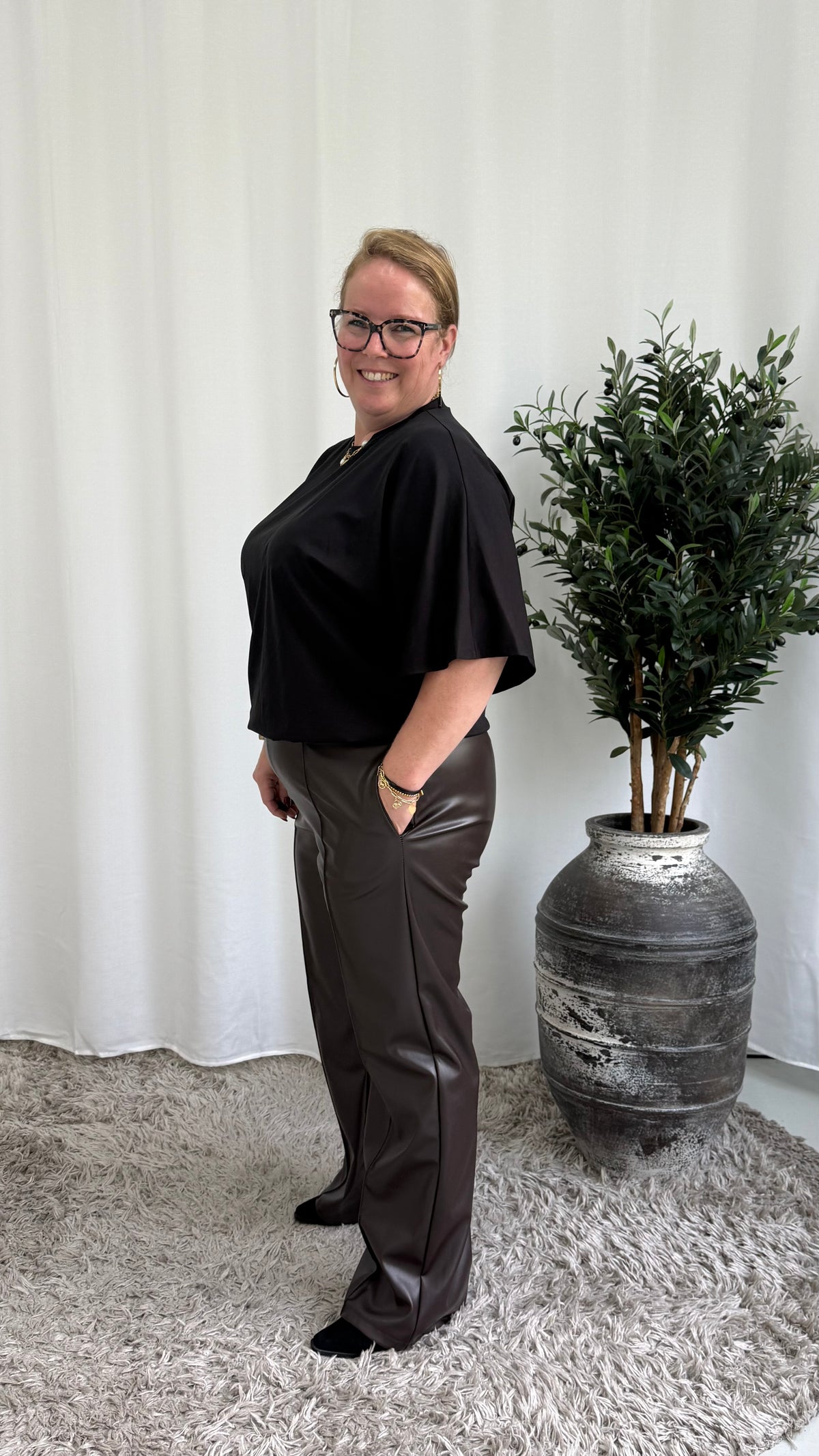 LEATHER LOOK PANTALON ESPRESSO
