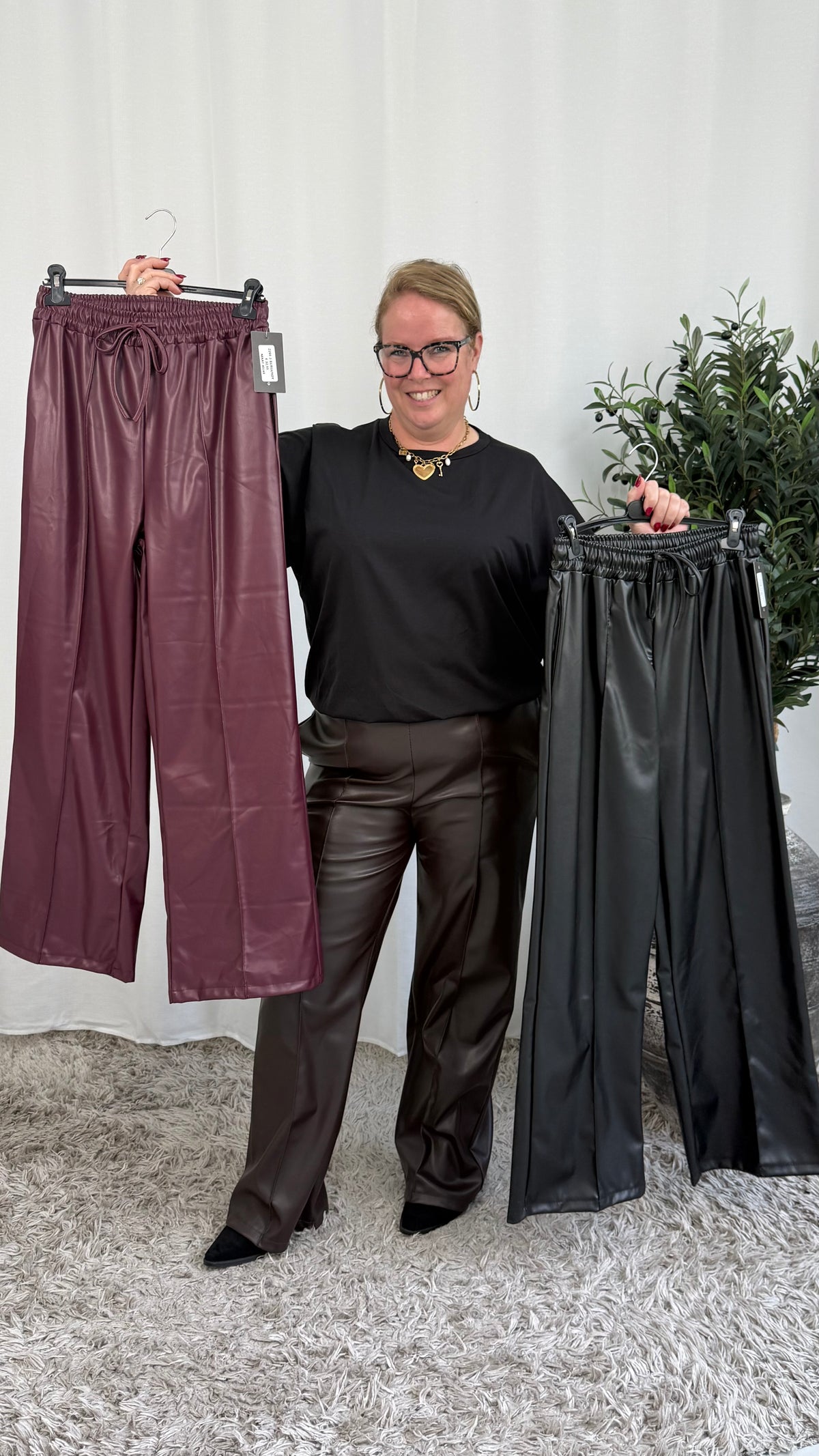 LEATHER LOOK PANTALON ZWART