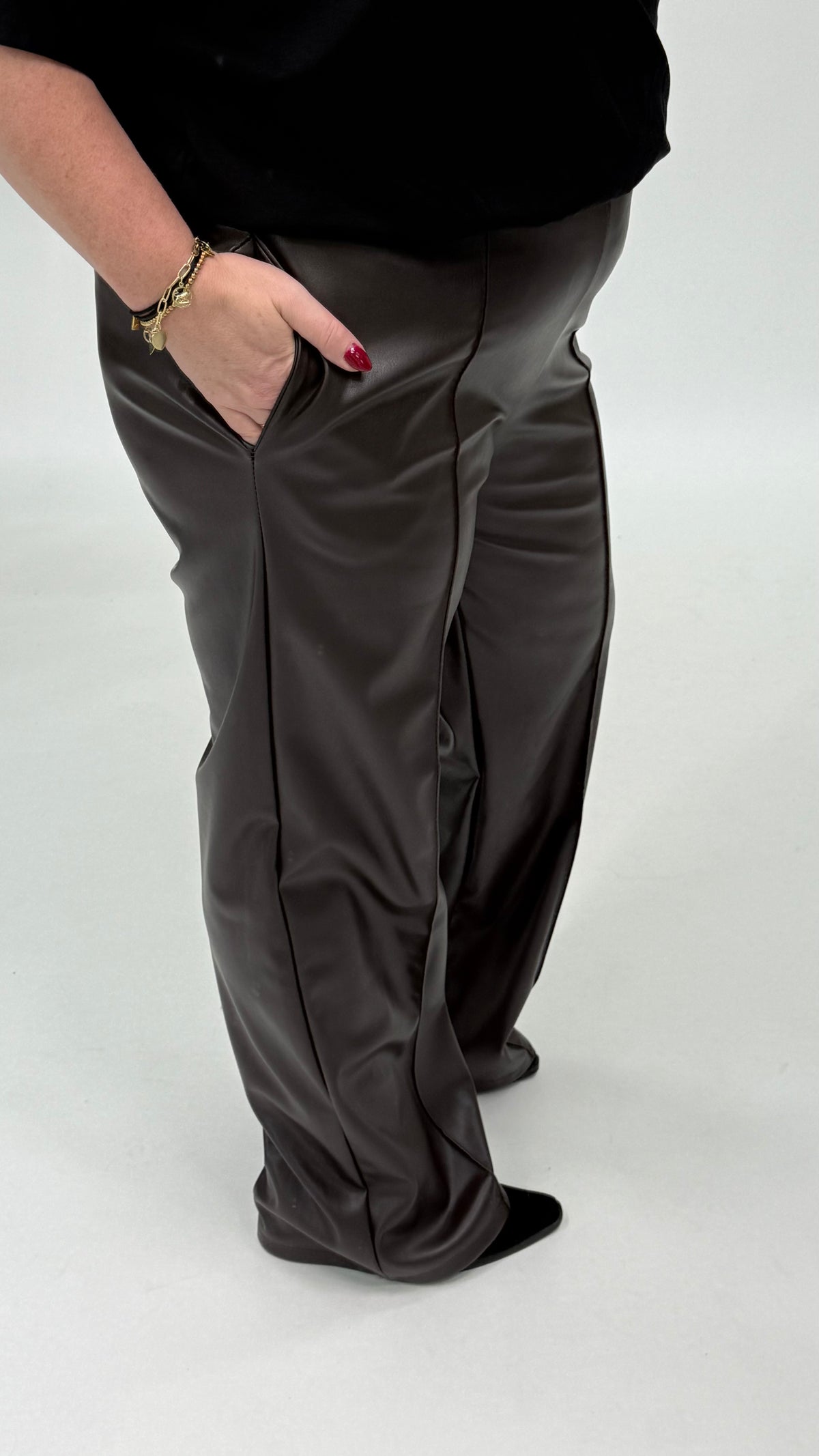 LEATHER LOOK PANTALON ESPRESSO