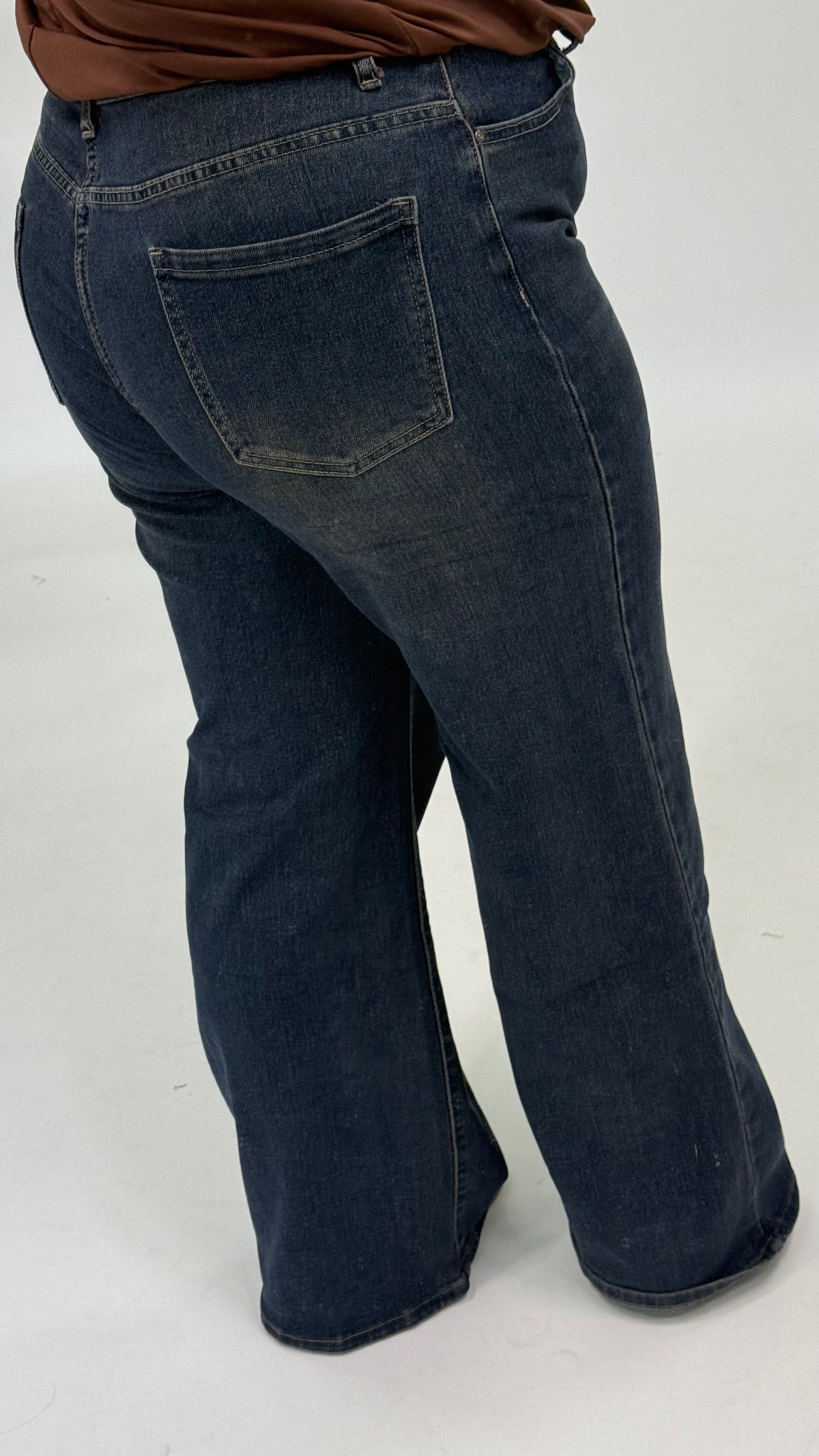 REDBERRY JEANS MET DONKERBRUINE WASSING WIDE LEGG